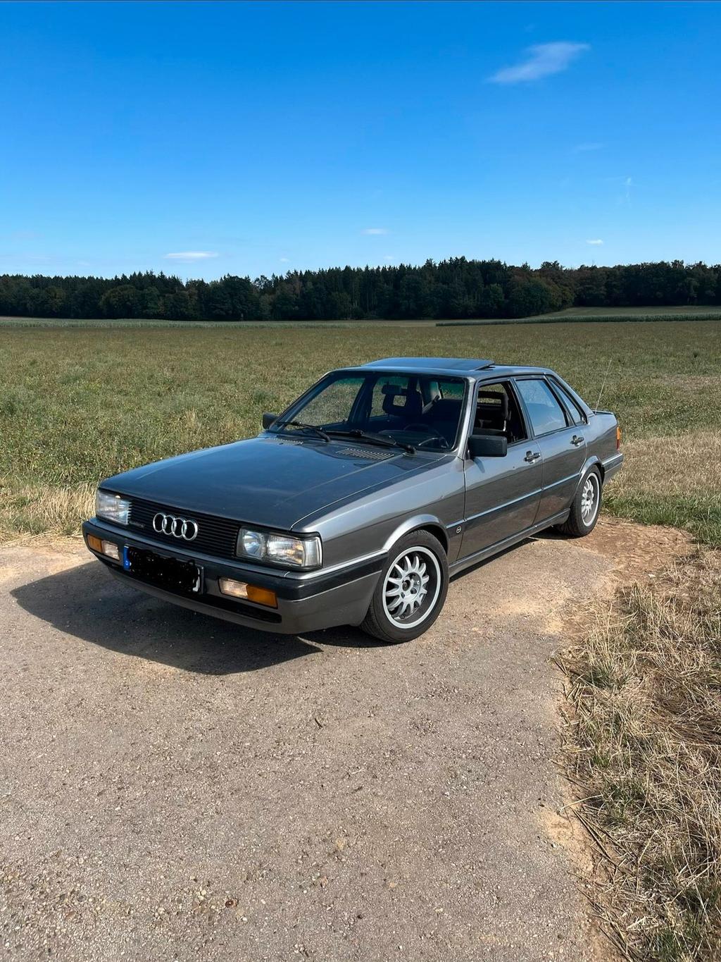 Audi 90 Typ 85 quattro KV mit großen Teile...