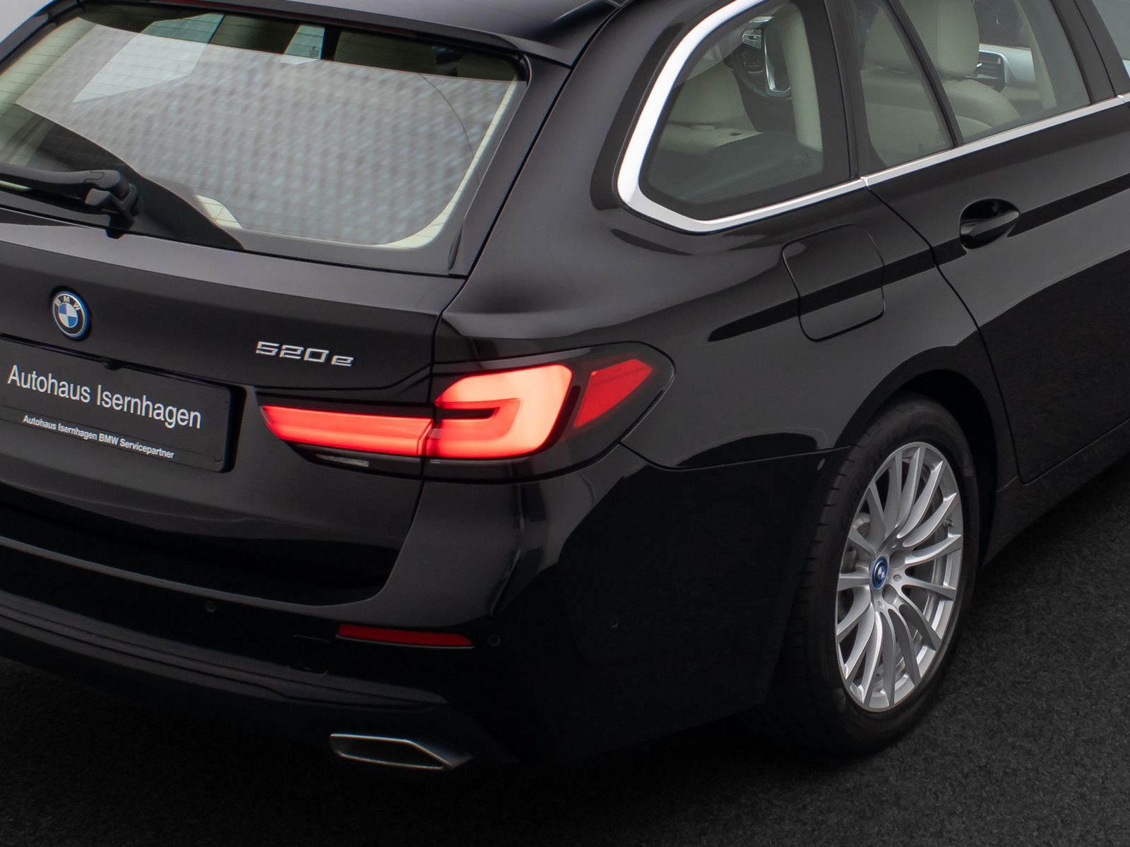 Fahrzeugabbildung BMW 520e Panorama 360°DAB H/K Leder AHK Sport 18Zoll