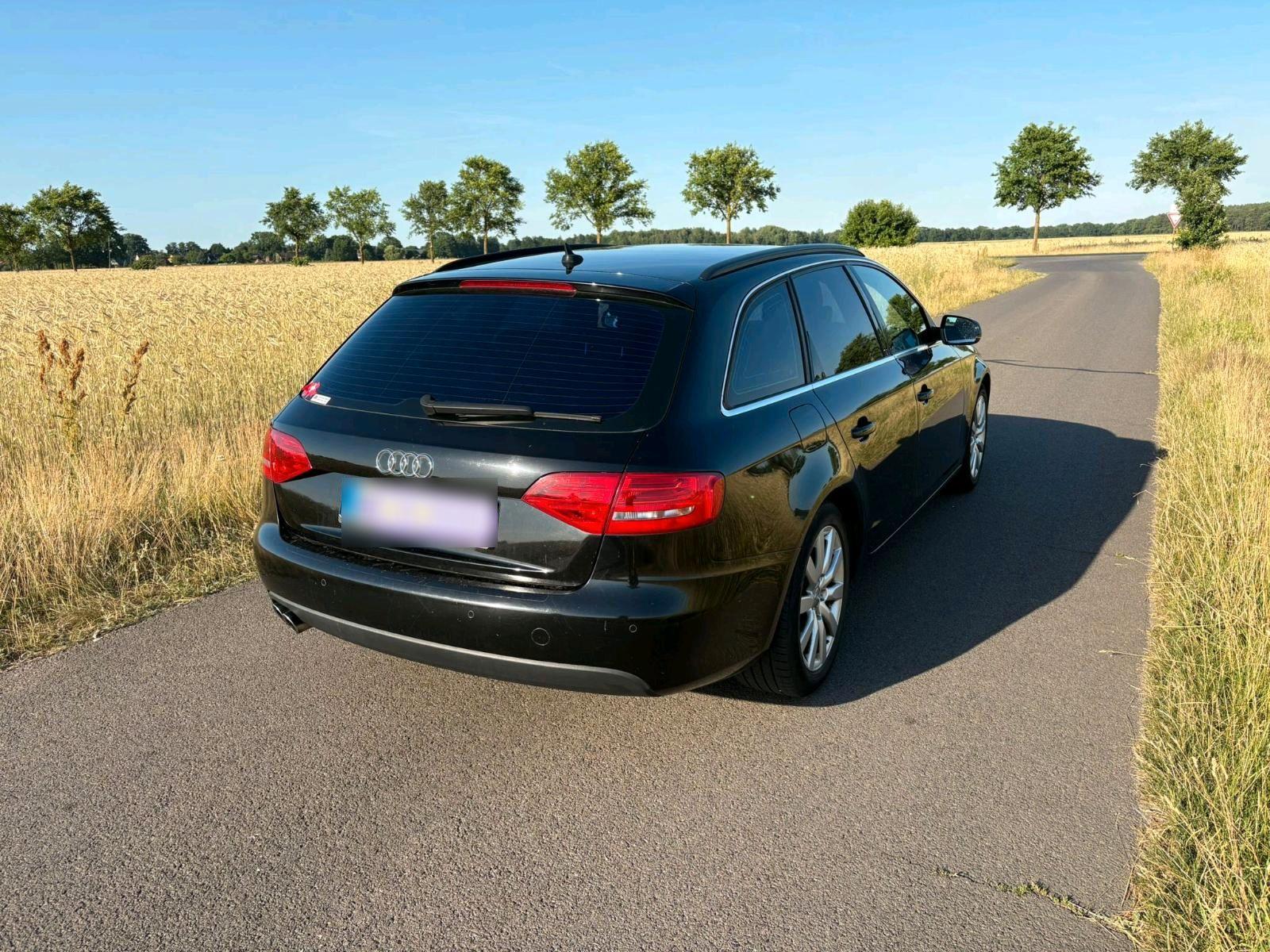 Audi A4 2010 — photo 7