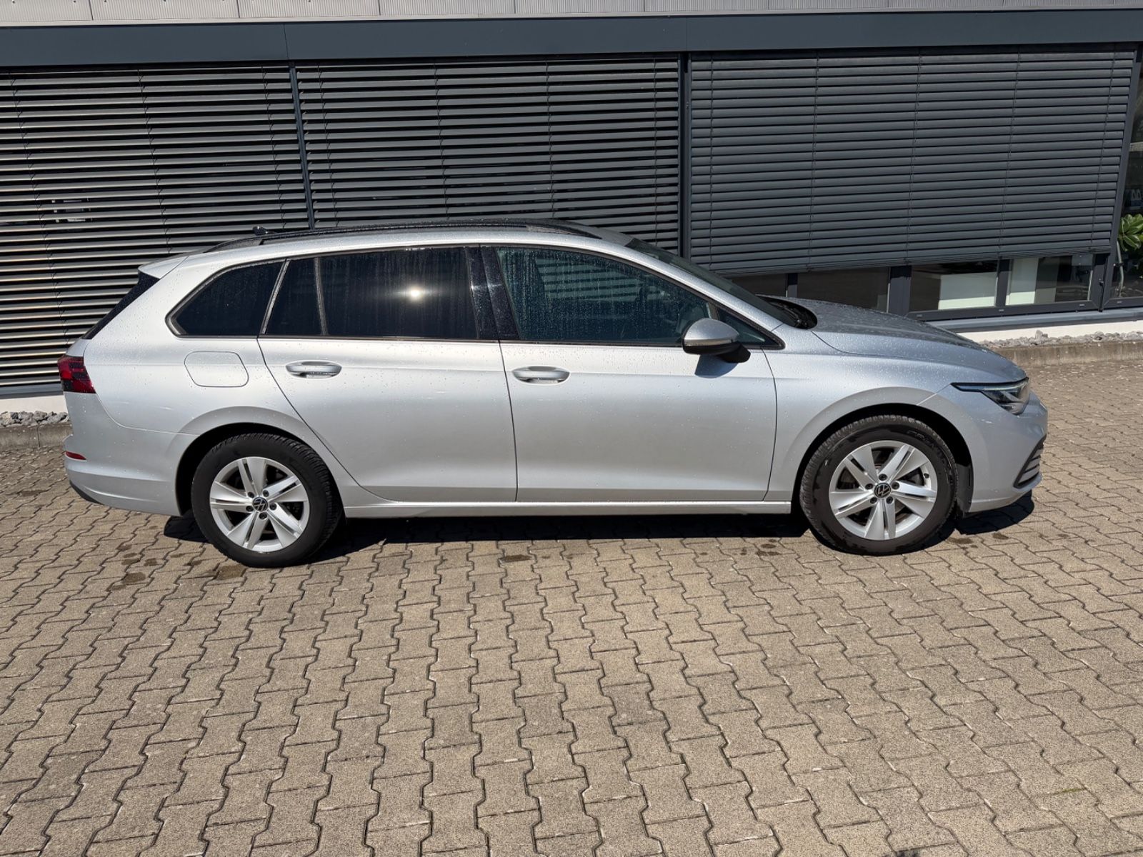 Fahrzeugabbildung Volkswagen Golf VIII Life Variant Navi
