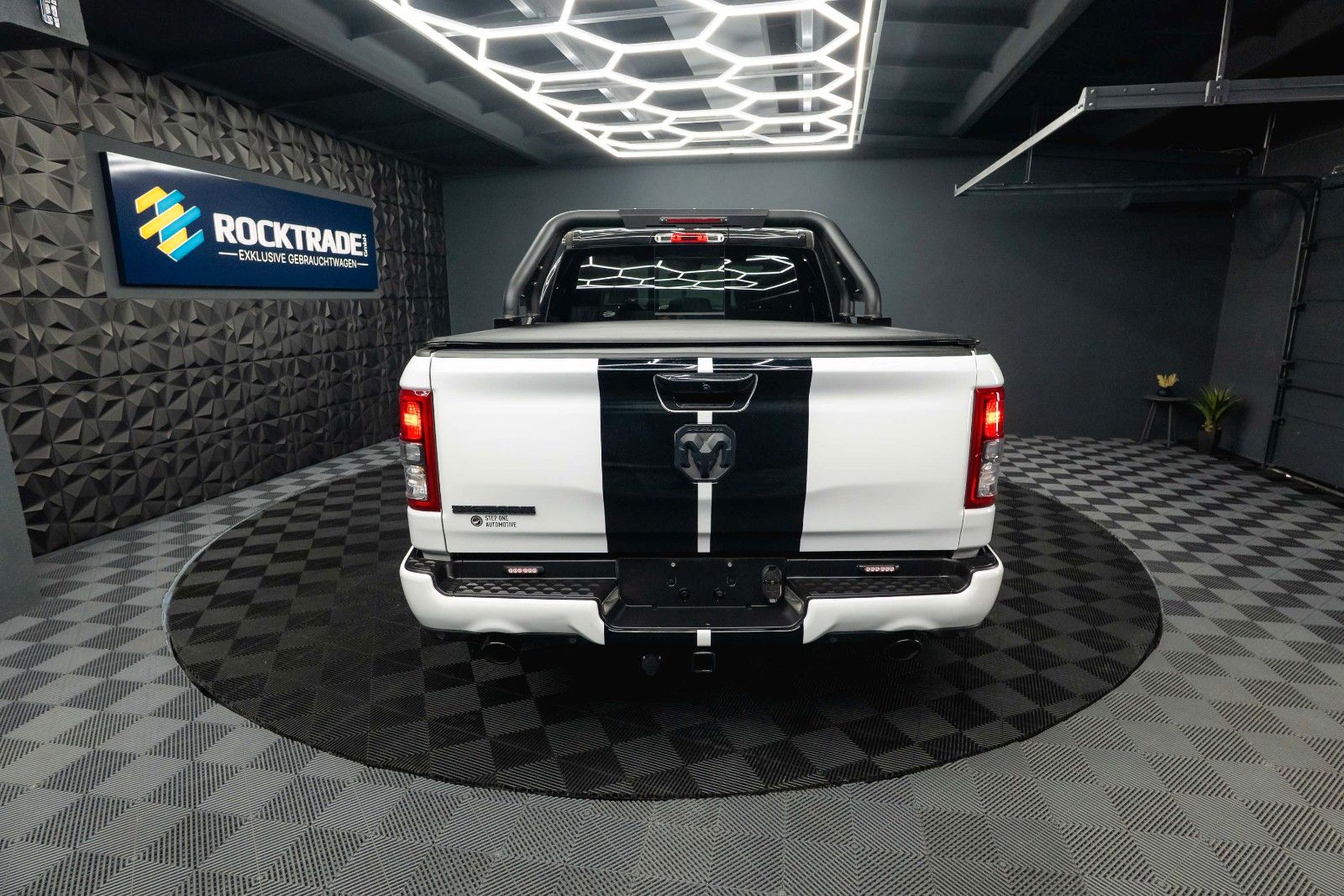 Fahrzeugabbildung Dodge RAM 5.7 V8 HEMI OFFROAD Night Limited 19% LED