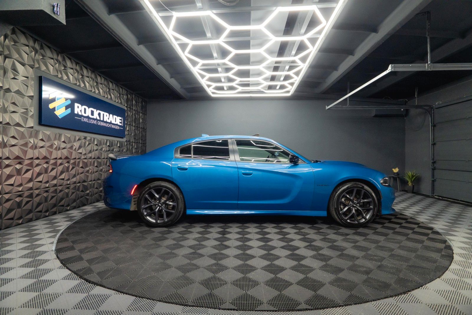Fahrzeugabbildung Dodge Charger 5.7 V8 HEMI R/T Night-Paket Performance