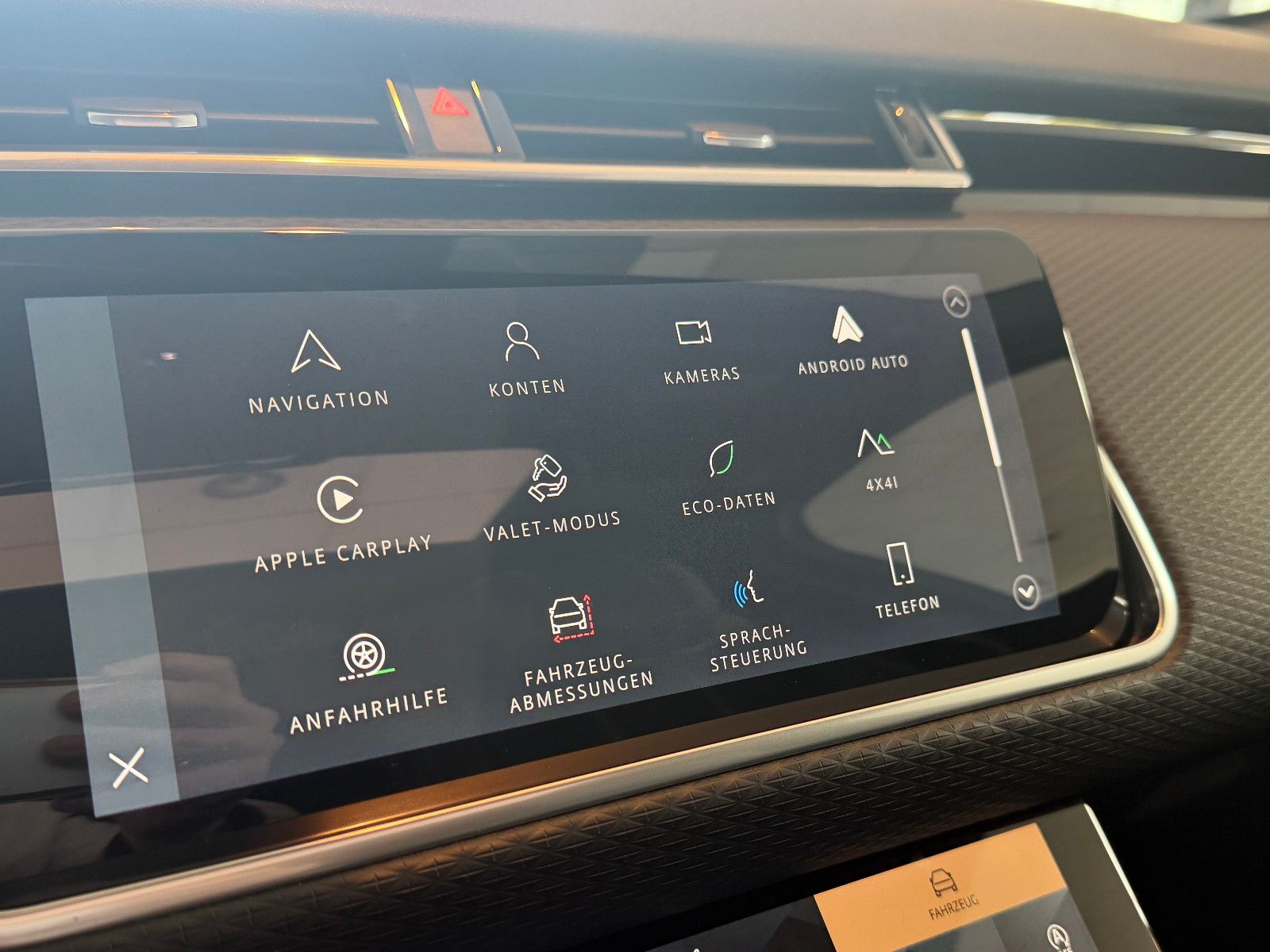 Fahrzeugabbildung Land Rover Range Rover Velar Hybrid S P400e /PANO/MERIDIAN/