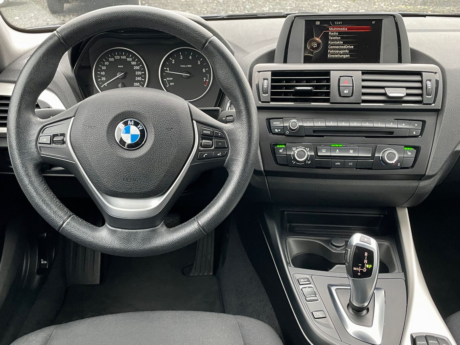 Fahrzeugabbildung BMW 116i 5-Türer Aut. Klima SHZ PDC SCHECKHEFT SPORT