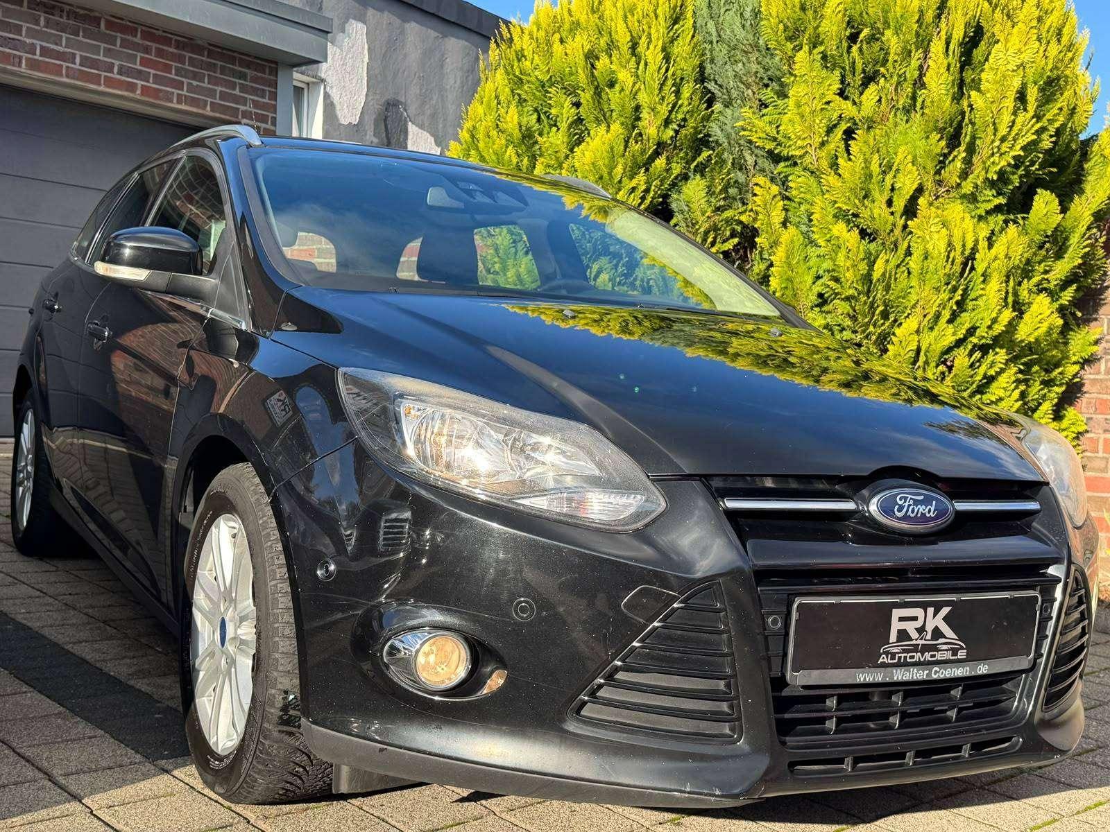 Ford Focus 2013 — interior
