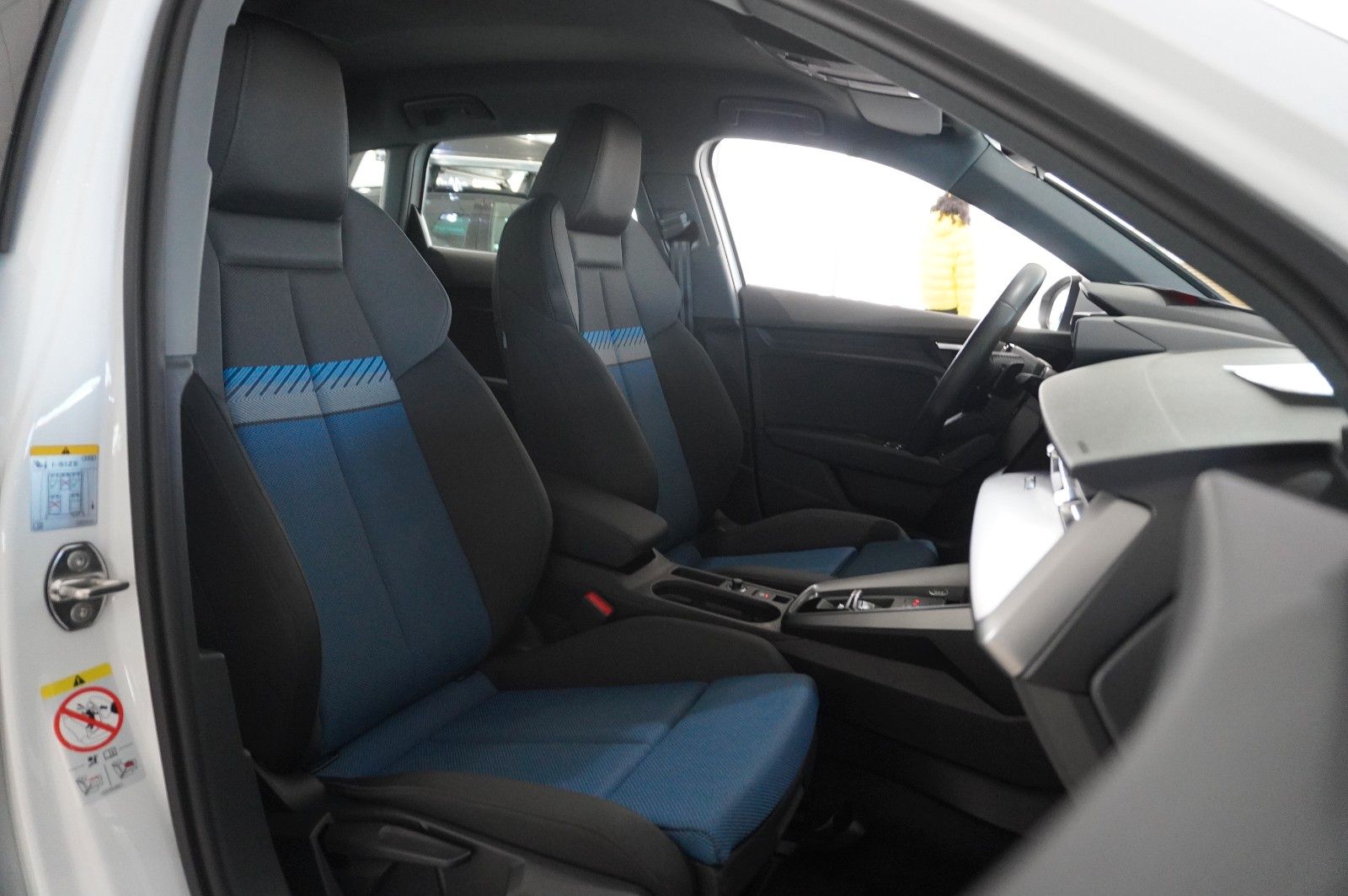 Fahrzeugabbildung Audi A3 Sportback 35 TFSI S-TRONIC NAVI/LED/SPORT/ACC