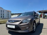 Hyundai i30 CW 1,4*SEHR GEPFLEGT*2.HAND*ANHÄNGERKUPPLUNG - gebrauchte Hyundai i30 aus dem Jahr 2013