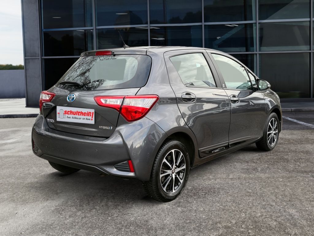 Fahrzeugabbildung Toyota Yaris Hybrid 1.5 VVT-i Team Deutschland