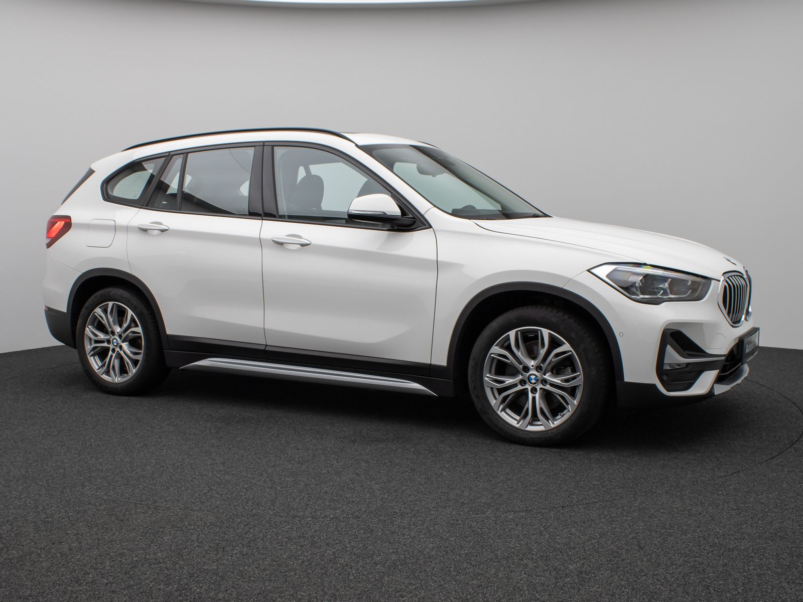 Fahrzeugabbildung BMW X1 xD25e xLine Panorama Kamera HUD DAB H/K AHK