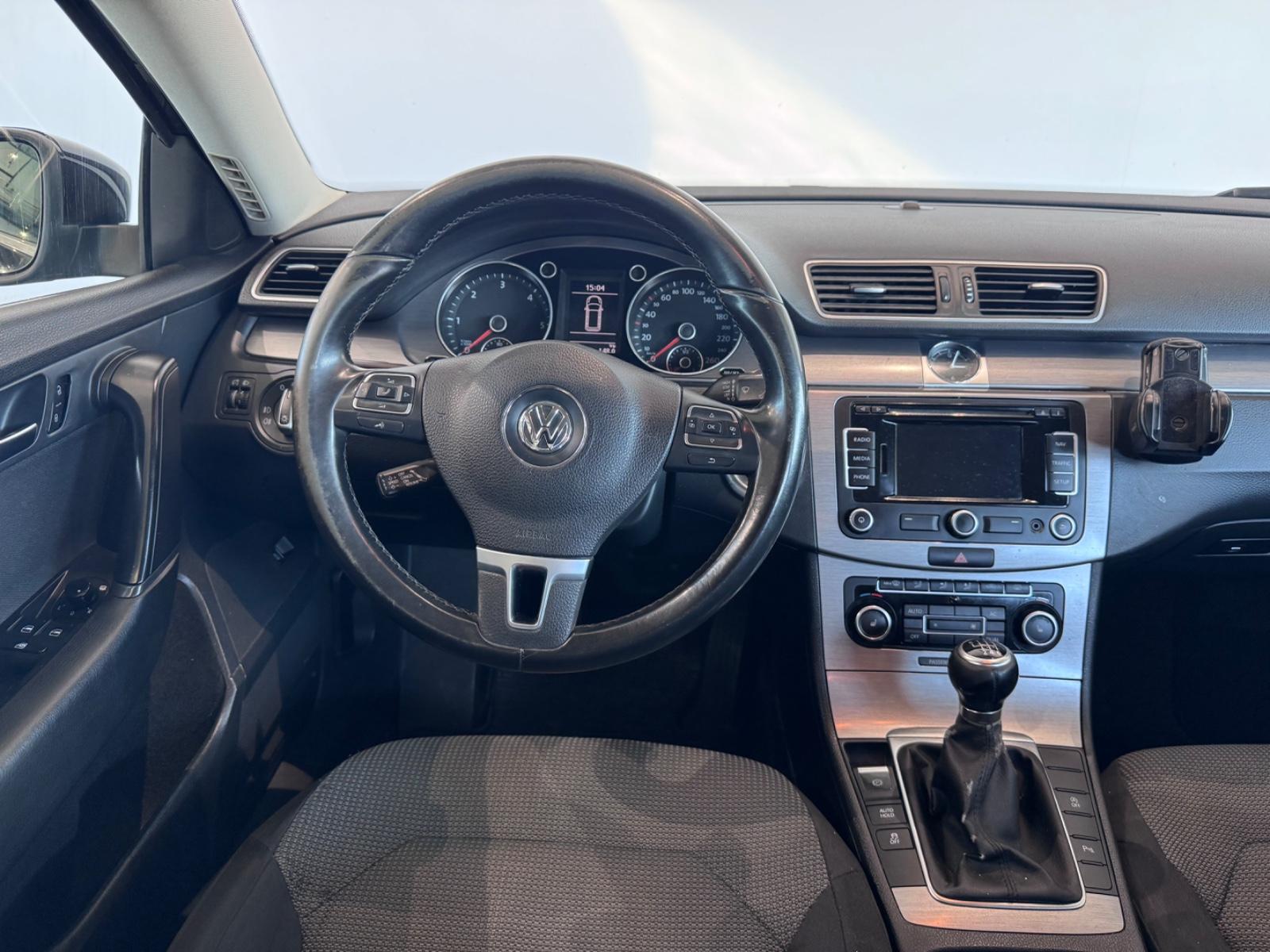 Volkswagen Passat 2010 — photo 21