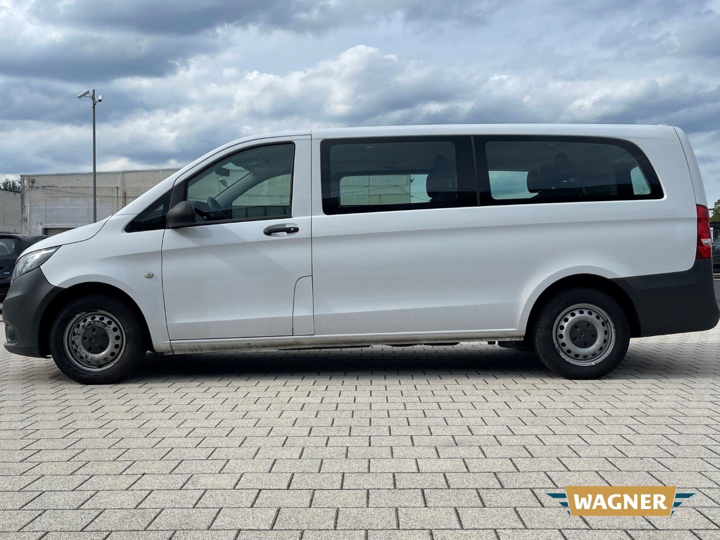 Fahrzeugabbildung Mercedes-Benz Vito Tourer 111 CDI  9-Sitzer extralang BlueTEC