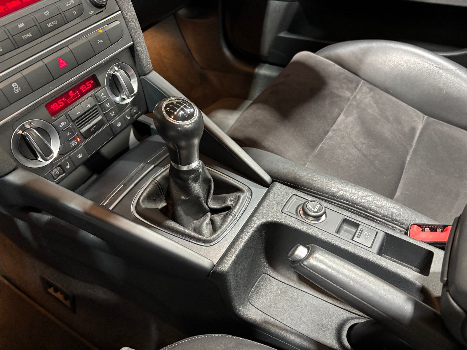 Fahrzeugabbildung Audi A3 Cabriolet Attraction/PDC/SHZ/KLIMA/ALCANTARA