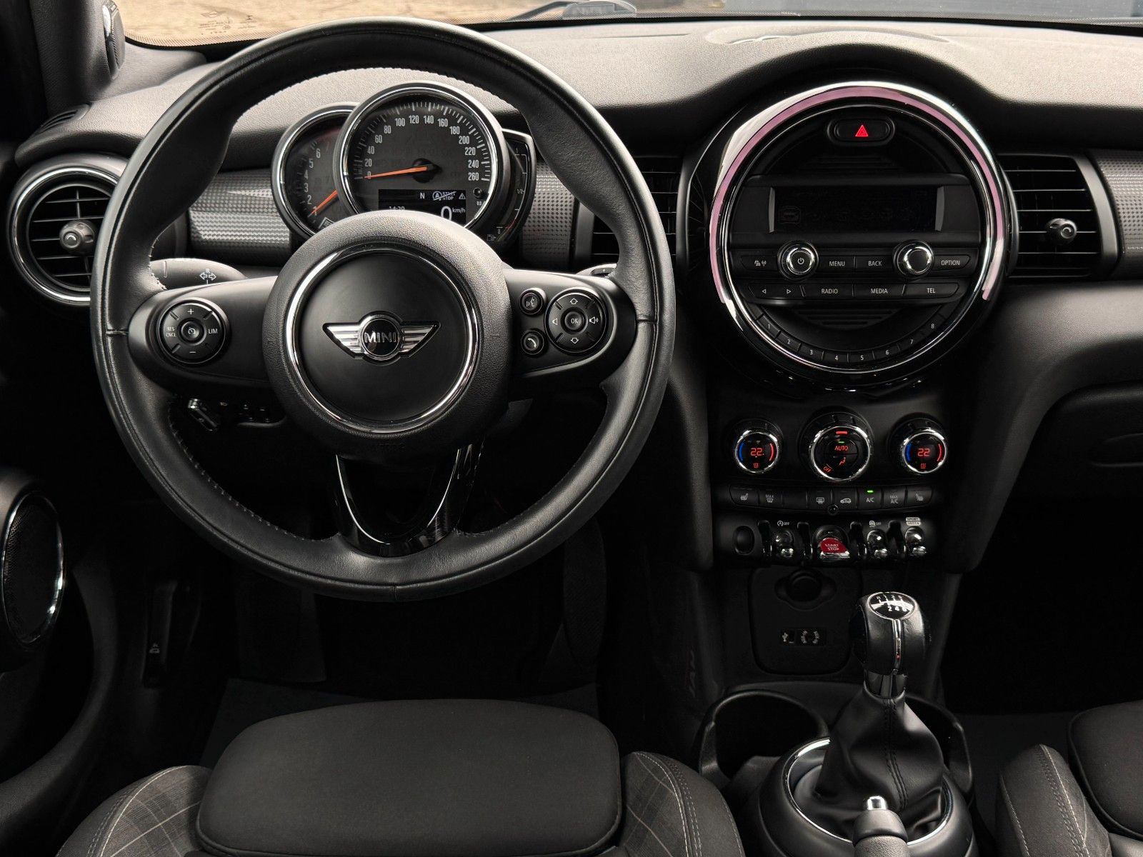Fahrzeugabbildung MINI Cooper Temp. Komfortzugang JCW H&K PDC SHZ BLT