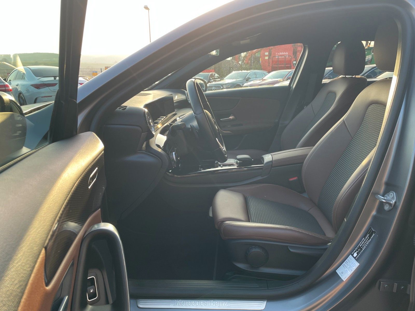 Fahrzeugabbildung Mercedes-Benz A 250e Progressive Night+AHK+Kamera+ILS+Ambiente