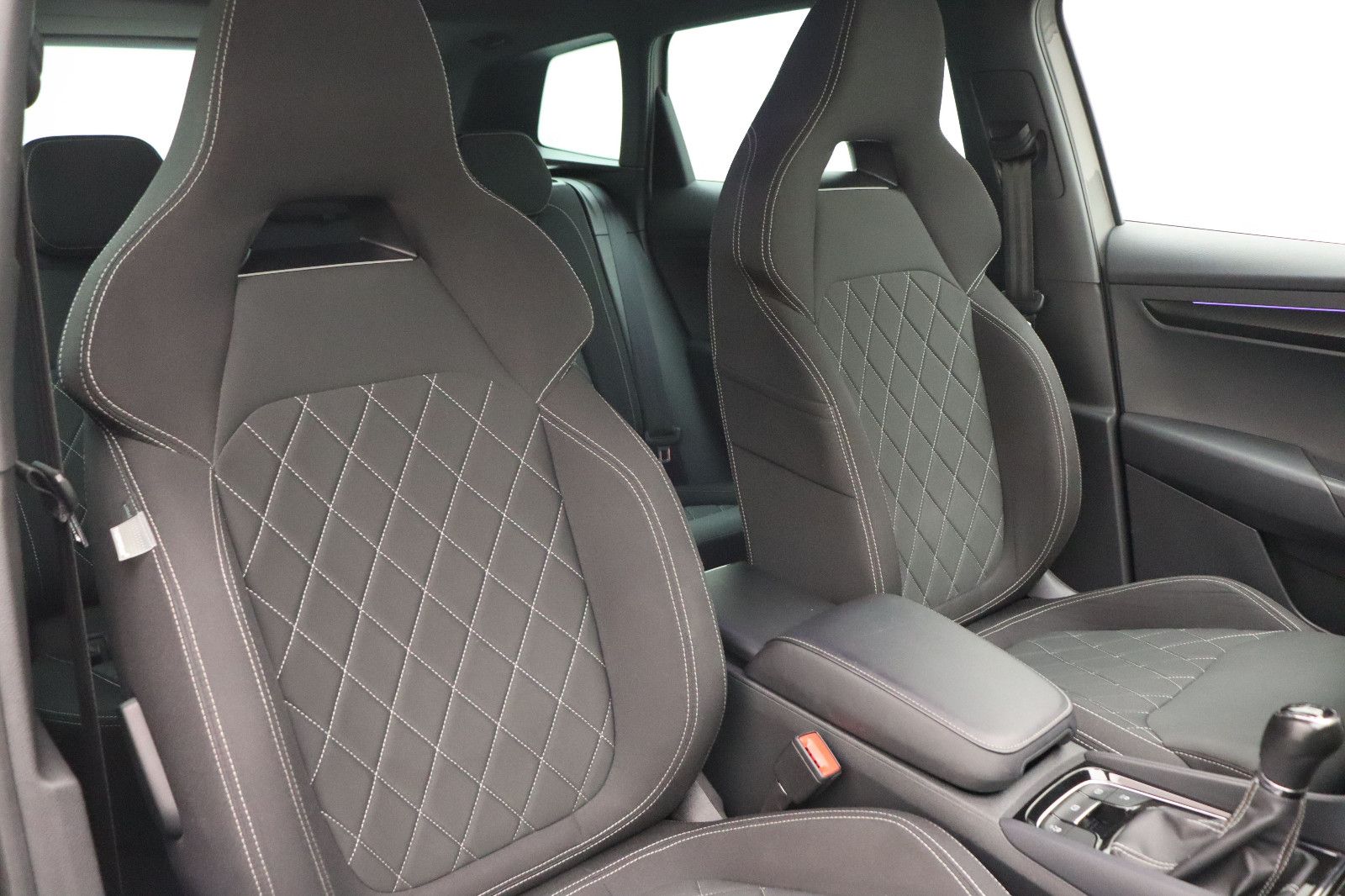 Fahrzeugabbildung SKODA Karoq 1.5 Ambition SPORTLINE LED NAVI ACC