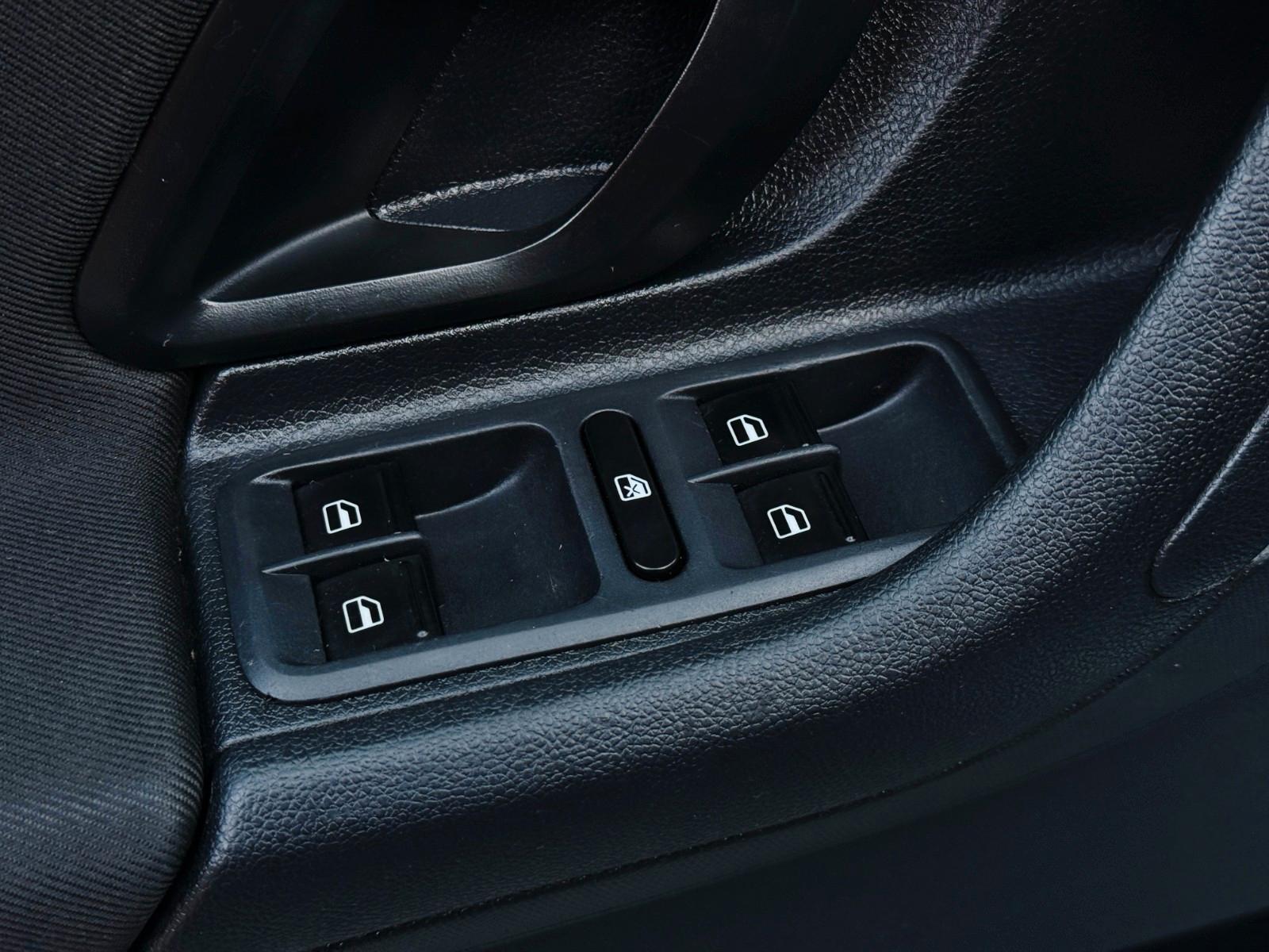 Skoda Fabia 2011 — photo 13
