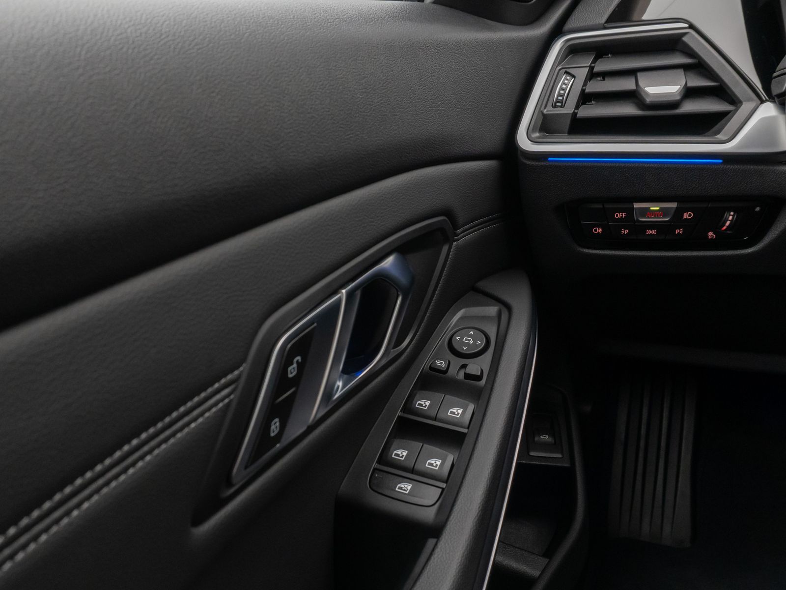 Fahrzeugabbildung BMW 320d Sport Line Kamera DAB HiFi Lordos Alarm LED