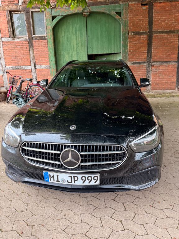 Image of Mercedes-Benz E 300