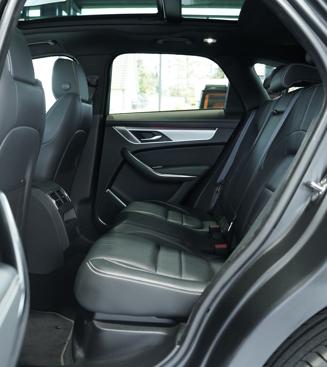 Jaguar F Pace