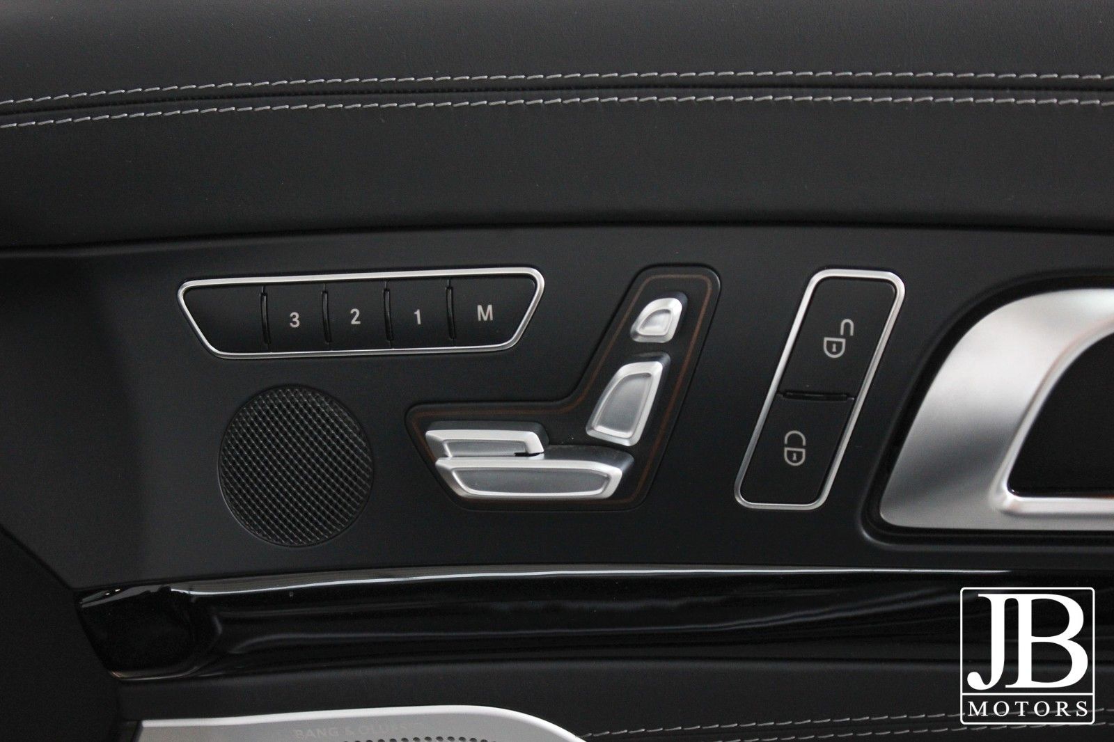 Fahrzeugabbildung Mercedes-Benz SL 63 AMG Designo Bang & Olufsen Junge Sterne