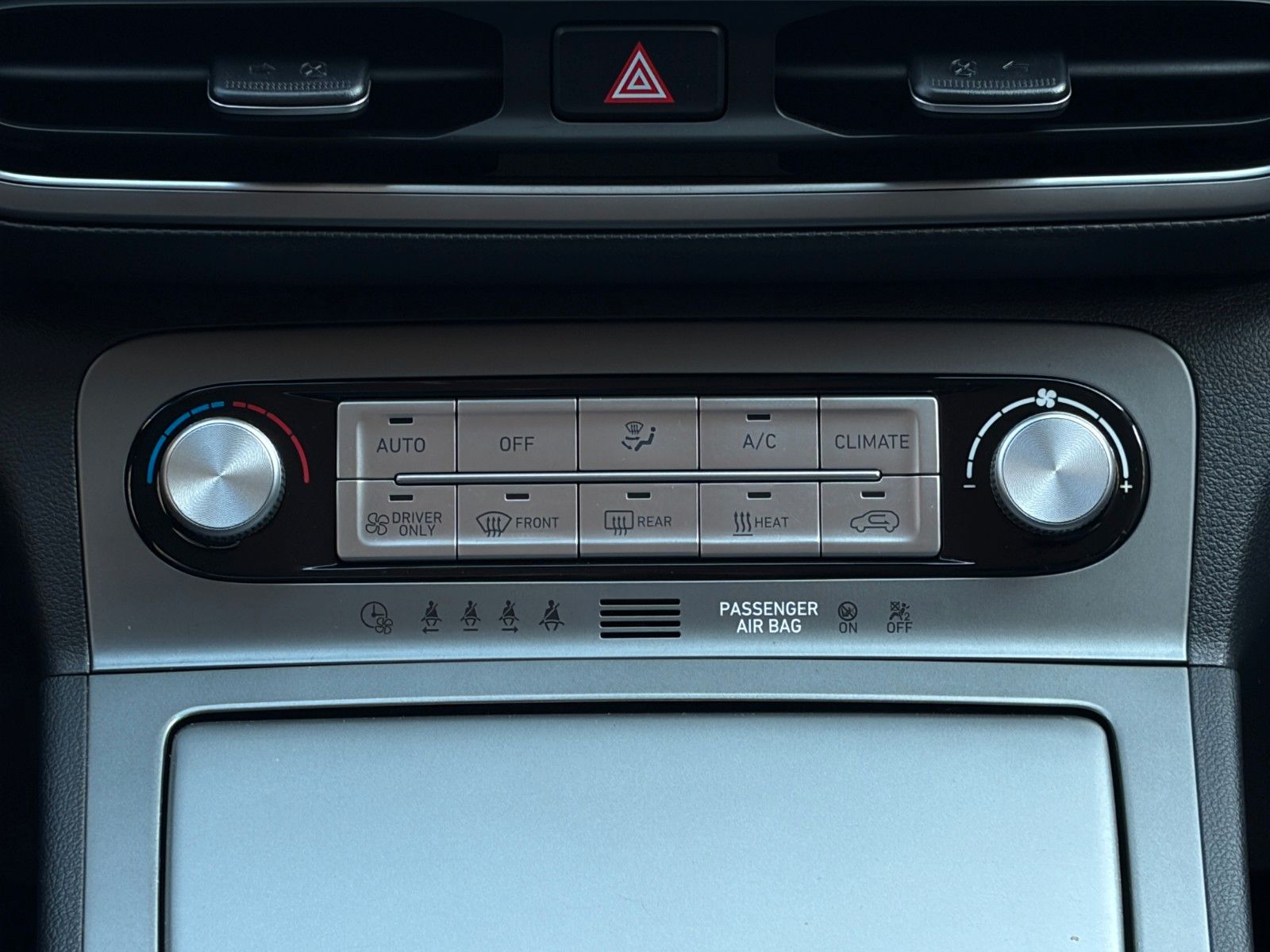 Fahrzeugabbildung Hyundai KONA E Select ACC PDC LFA LKA SHZ LHZ CarPlay