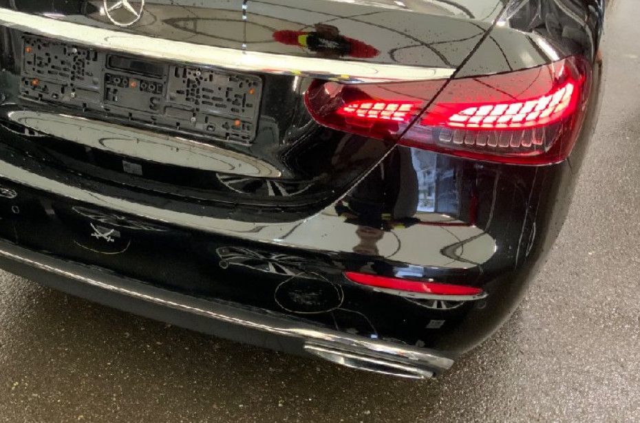 Fahrzeugabbildung Mercedes-Benz E 220d 4Mat 9G LED/ACC/VIRTU/LEDER/GLASDACH/8Fa