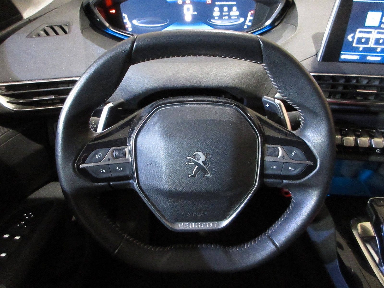 Fahrzeugabbildung Peugeot 5008 Active 1.2T NAVI/PDC/LED/AHK/TEMPO