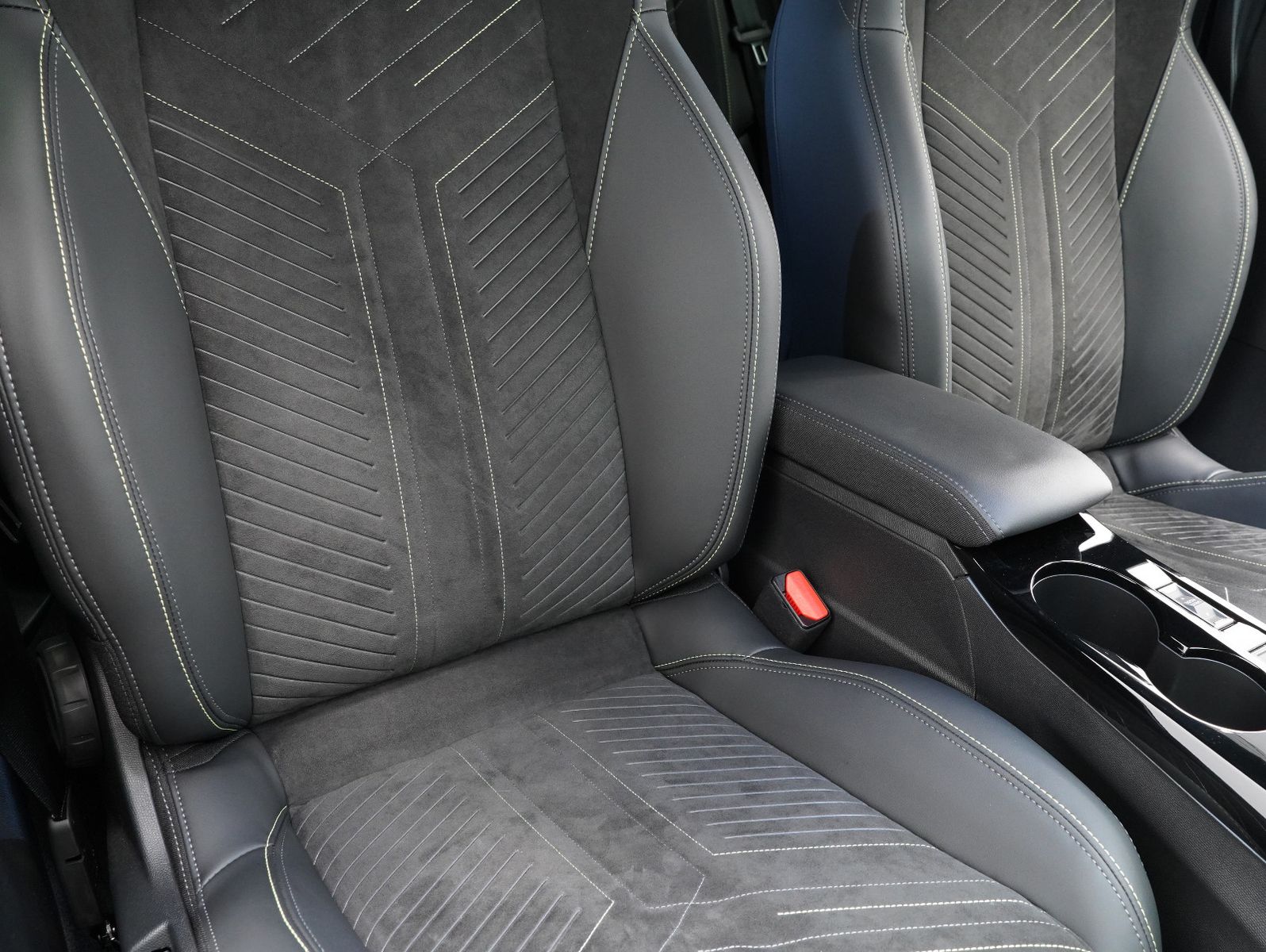 Fahrzeugabbildung Peugeot 208 e- GT LED/NAVI/CARPLAY/DAB/11KW/SOH