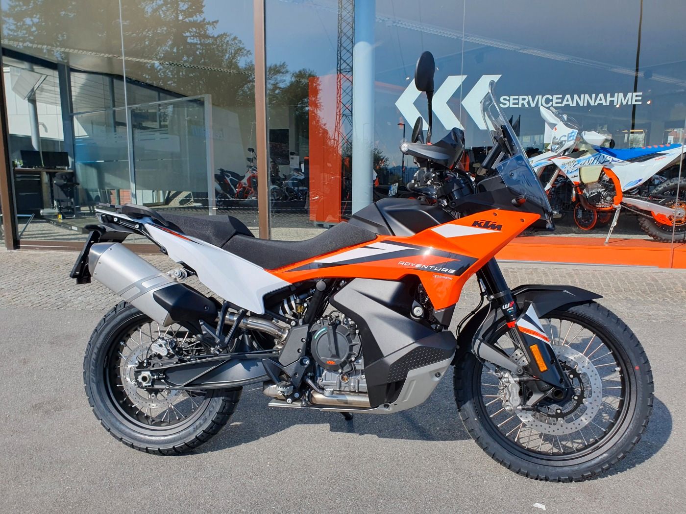 Fahrzeugabbildung KTM 890 Adventure 2024 beide Farben lagernd