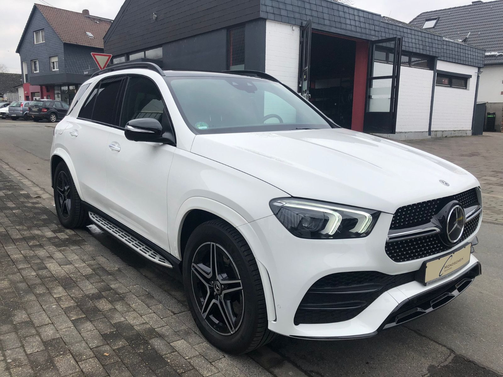 Fahrzeugabbildung Mercedes-Benz GLE 400d 4MATIC |AMG|HUD|Burmester|Pano|360°|AHK