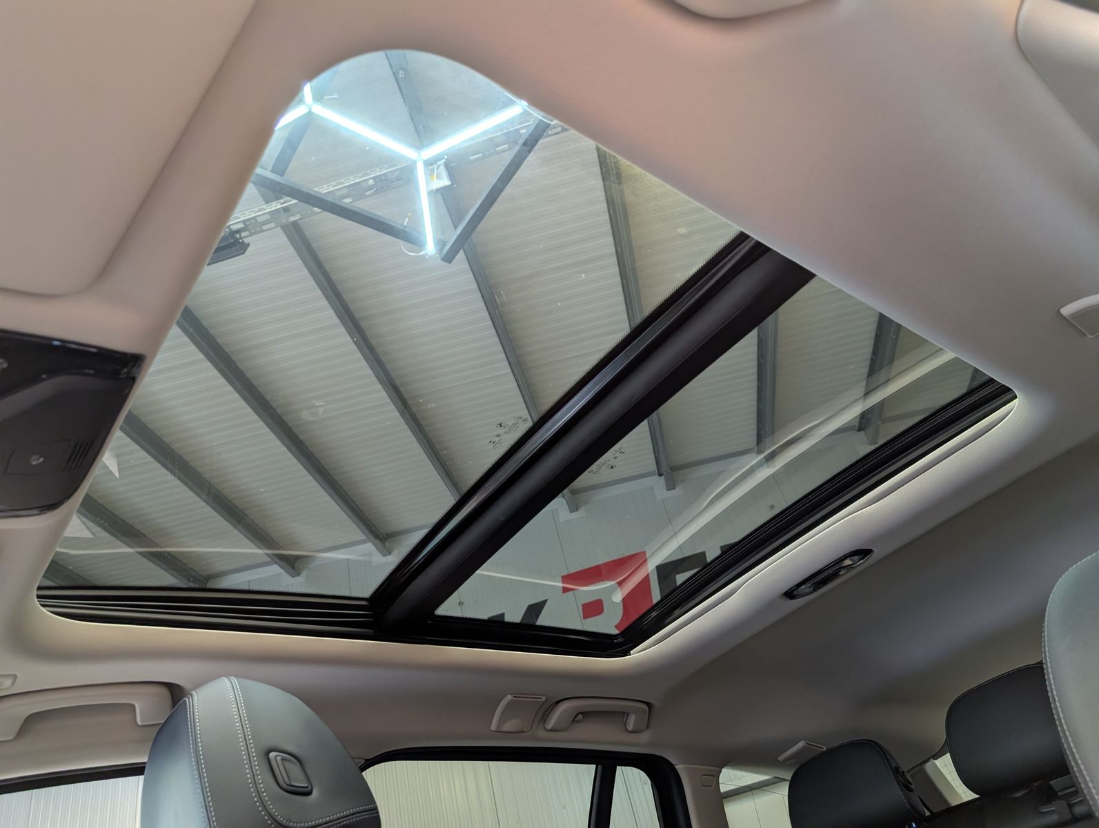 Fahrzeugabbildung BMW 320 e xDrive Sport Line Schadow Pano Laser Navi