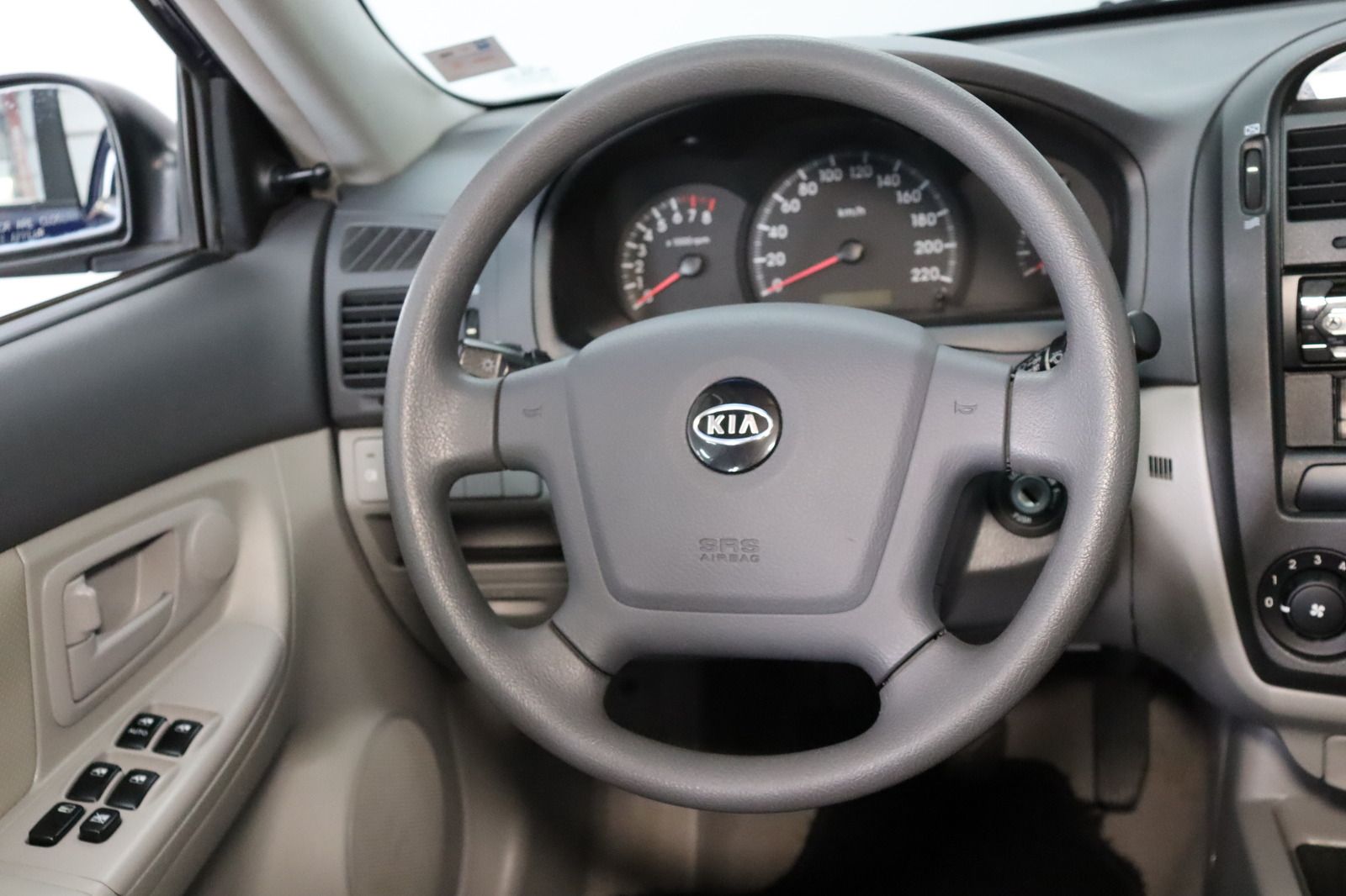 Fahrzeugabbildung Kia Cerato 1.6 LX HU/AU 08.2027 * Klima