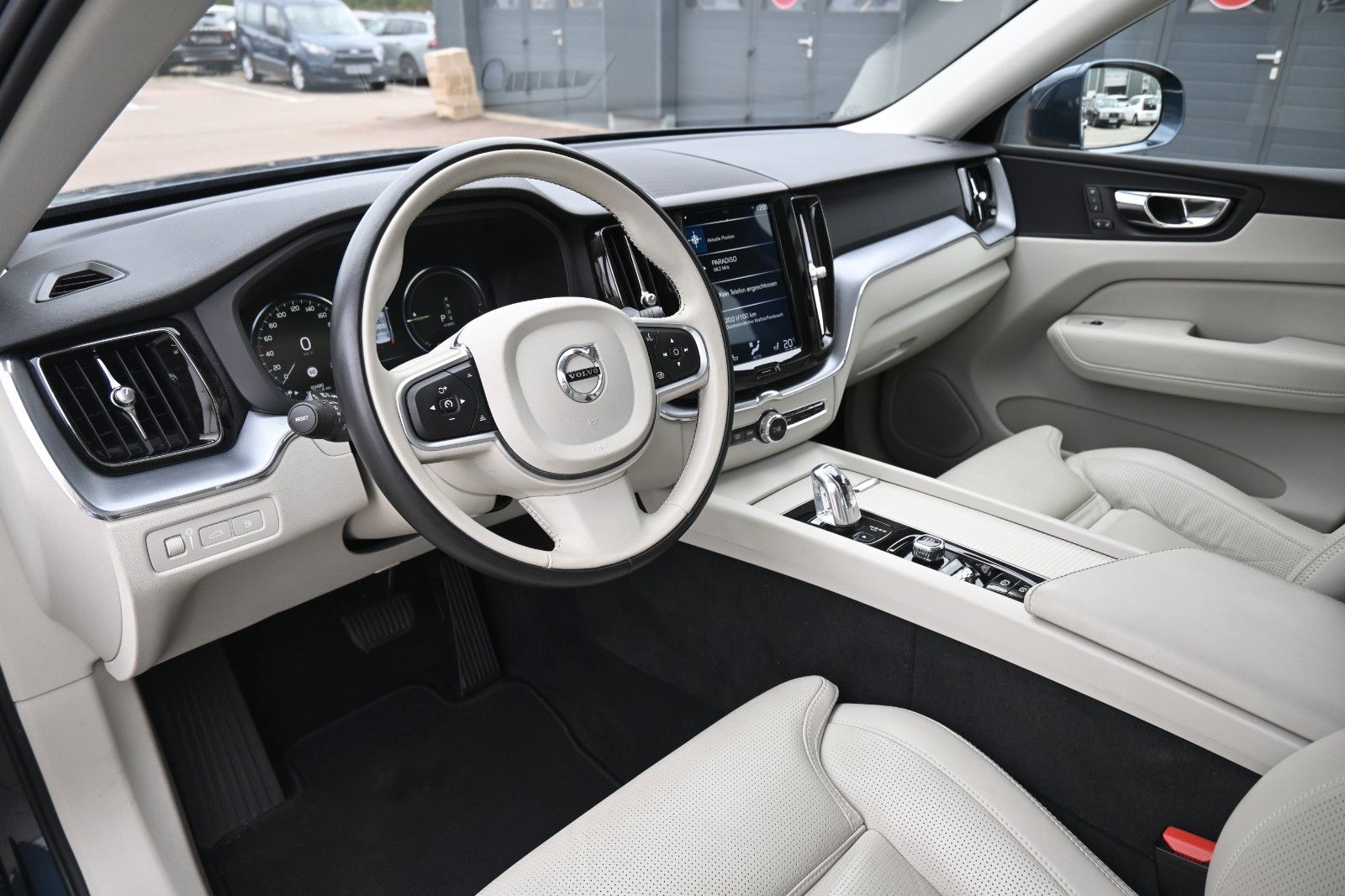 Fahrzeugabbildung Volvo XC60 T8 AWD Momentum Plug-In Hybrid*PANO*BLIS
