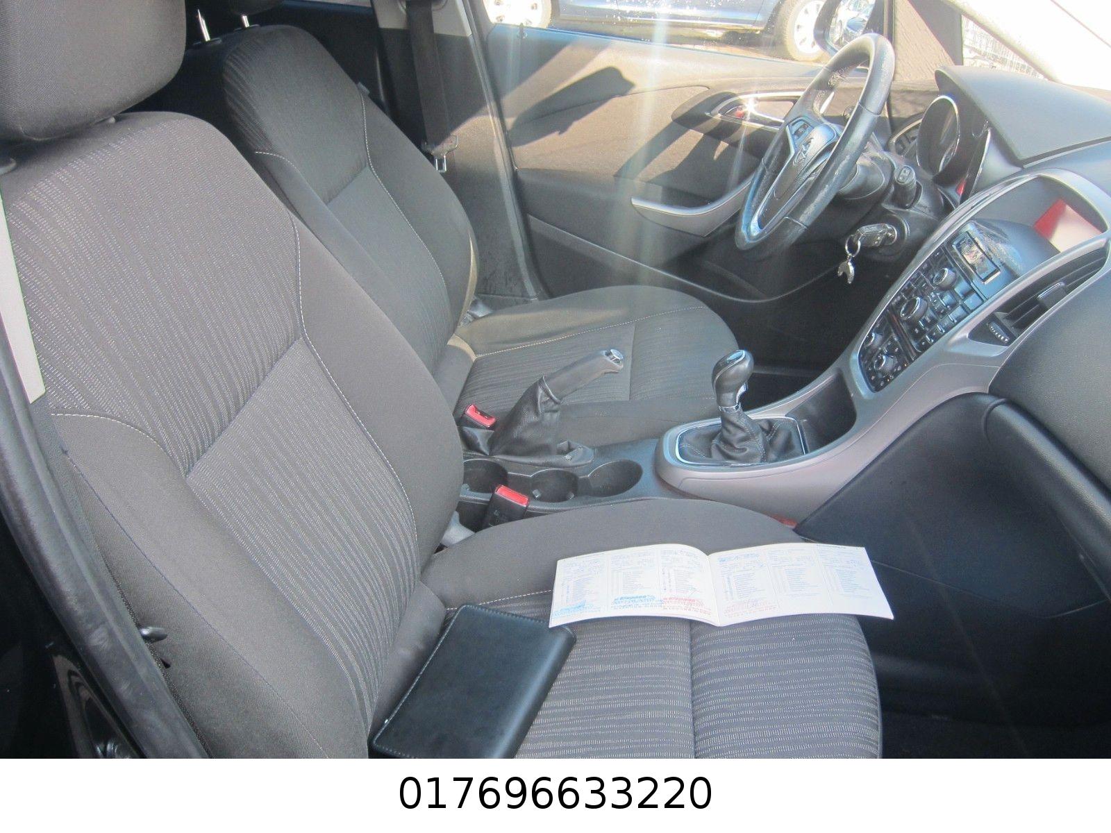 Opel Astra 2011 — photo 10
