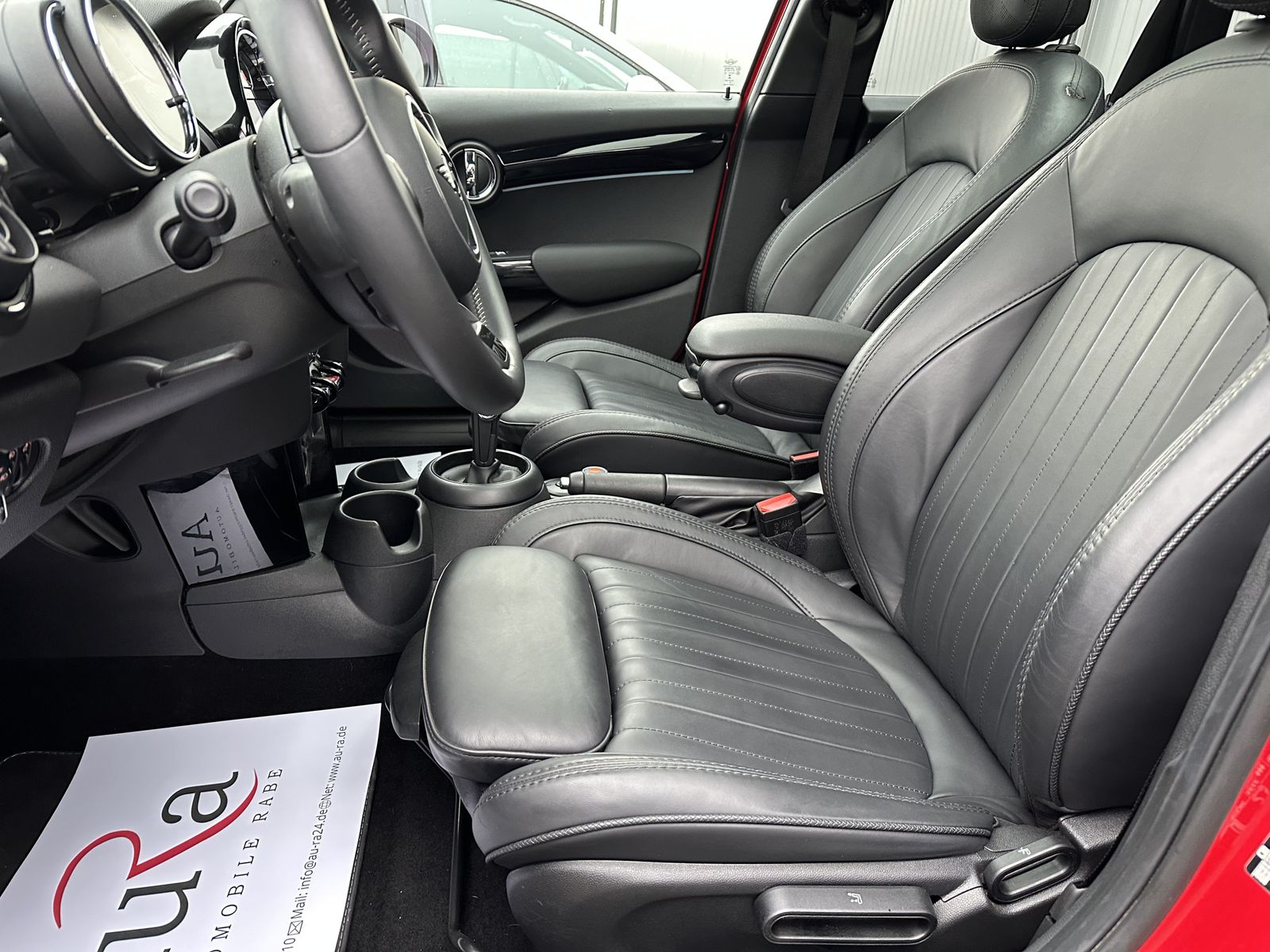 Fahrzeugabbildung MINI Cooper 5-Türer Aut. NAV+LED+PANO+17ZOLL+SHZ+1HD