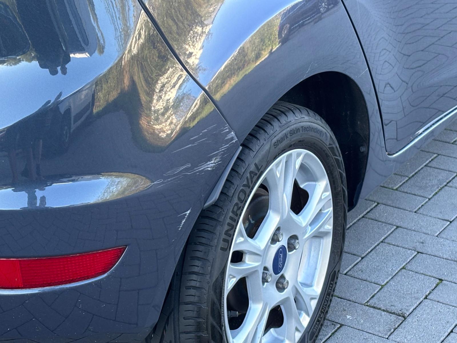 Ford Fiesta 2013 — photo 22