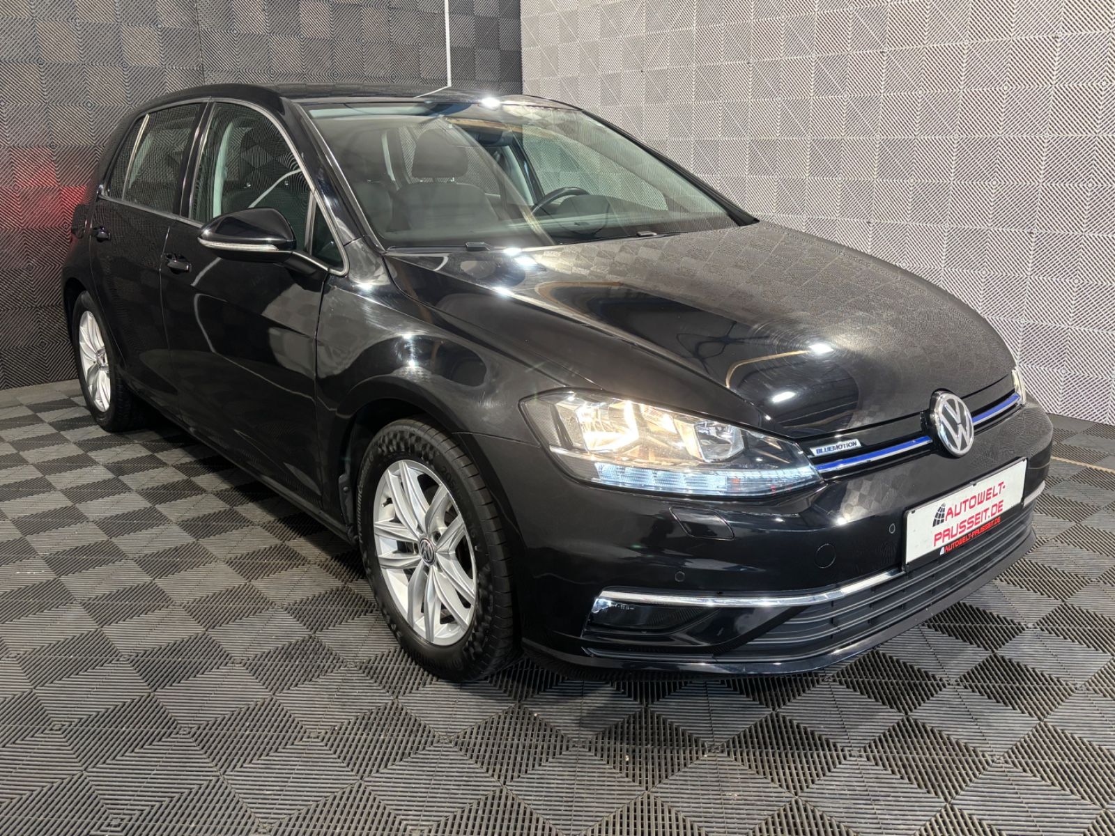 Gebrauchtwagen Volkswagen Golf Golf VII Lim. 1.5 TSI*COMFORTLINE*ACC-SHZ-SRA-16 in Horb am Neckar