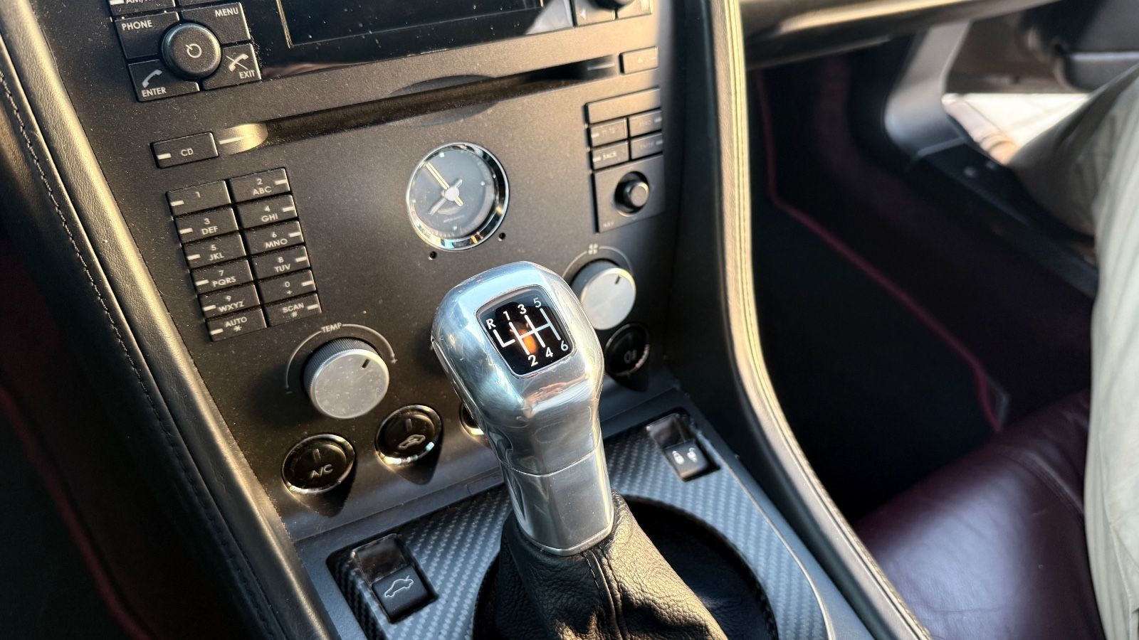 Fahrzeugabbildung Aston Martin V8 Vantage*Handschalter*Deutsches Auto