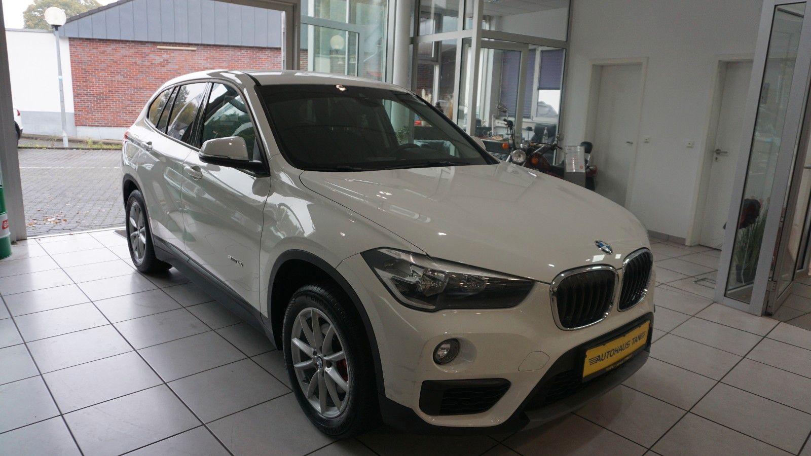 Fahrzeugabbildung BMW X1 sDrive 18 i *NAVIGATION*Elektr.Heckklappe*