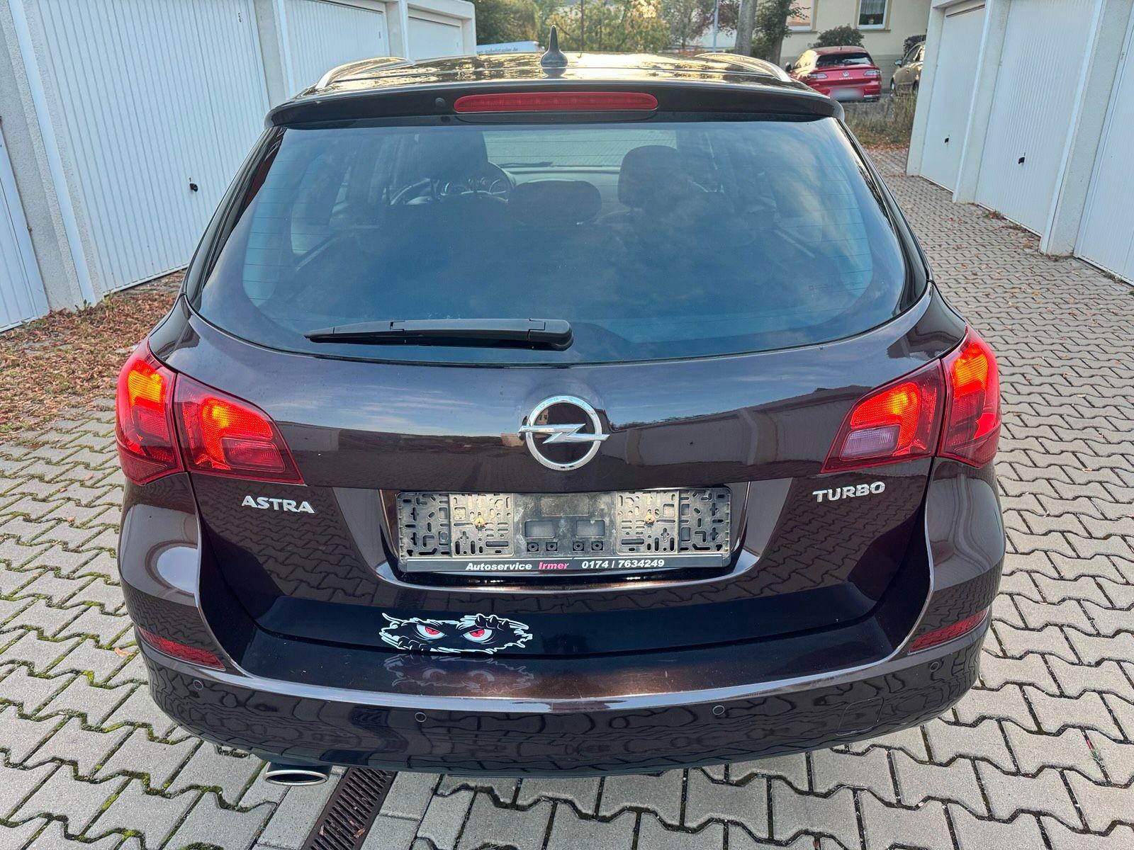 Opel Astra 2011 — photo 6