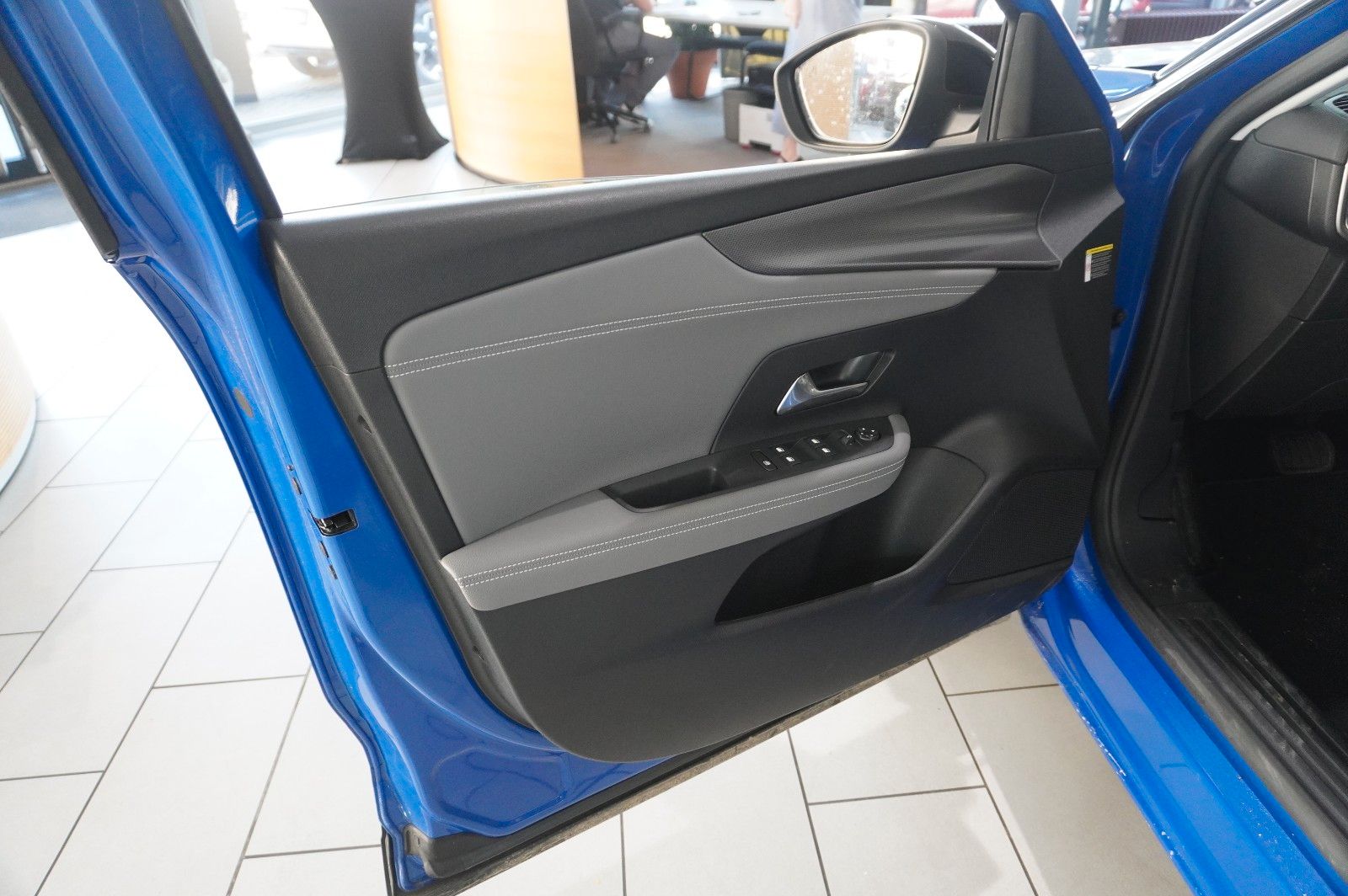 Fahrzeugabbildung Opel Mokka 1.2T ELEGANCE NAVI/LED/KAMERA/SH/SPORT/DAB