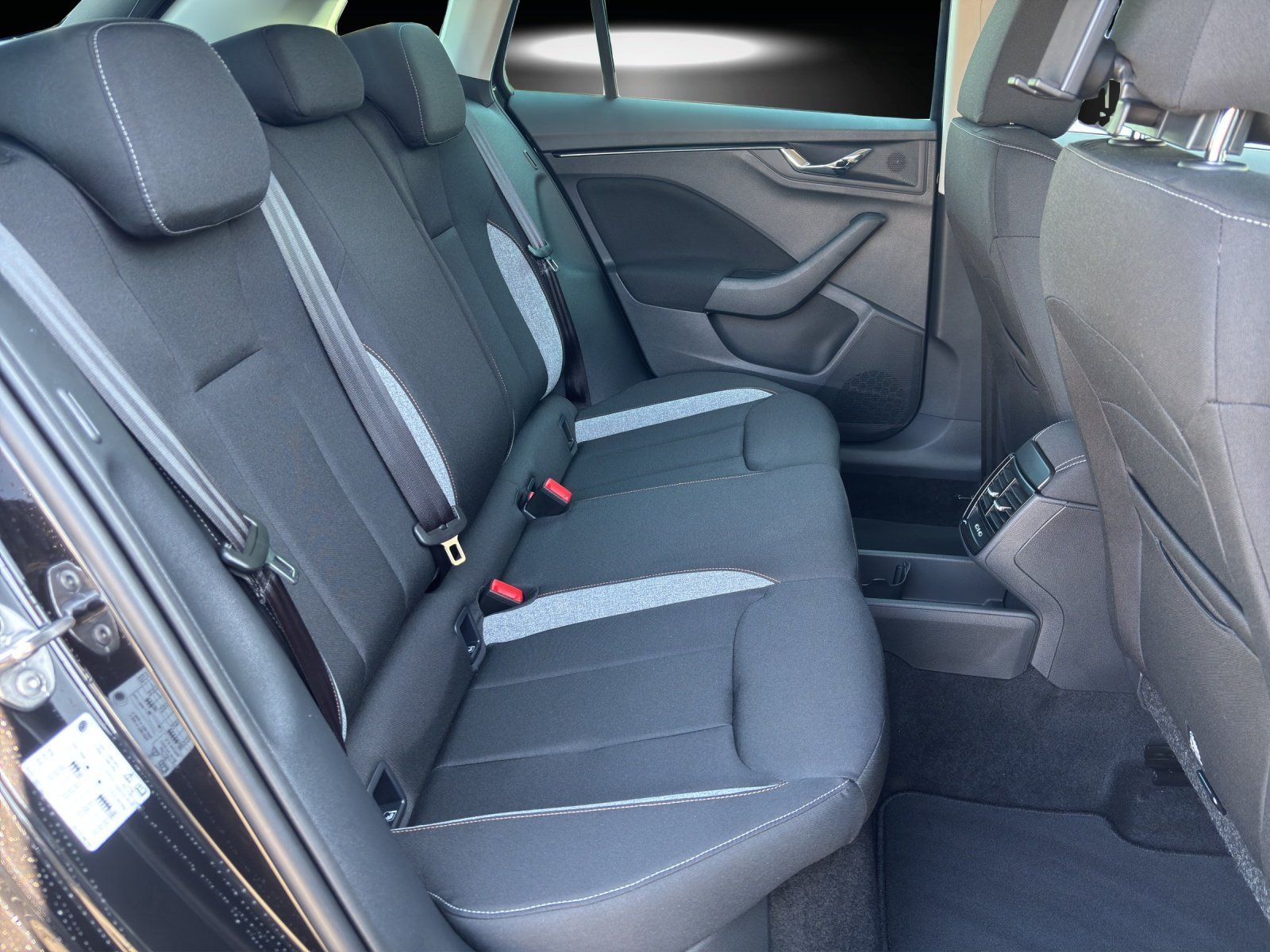 Fahrzeugabbildung SKODA Kamiq Balance 1,0 TSI 85 kW DSG AHK/MATRIX/ACC/