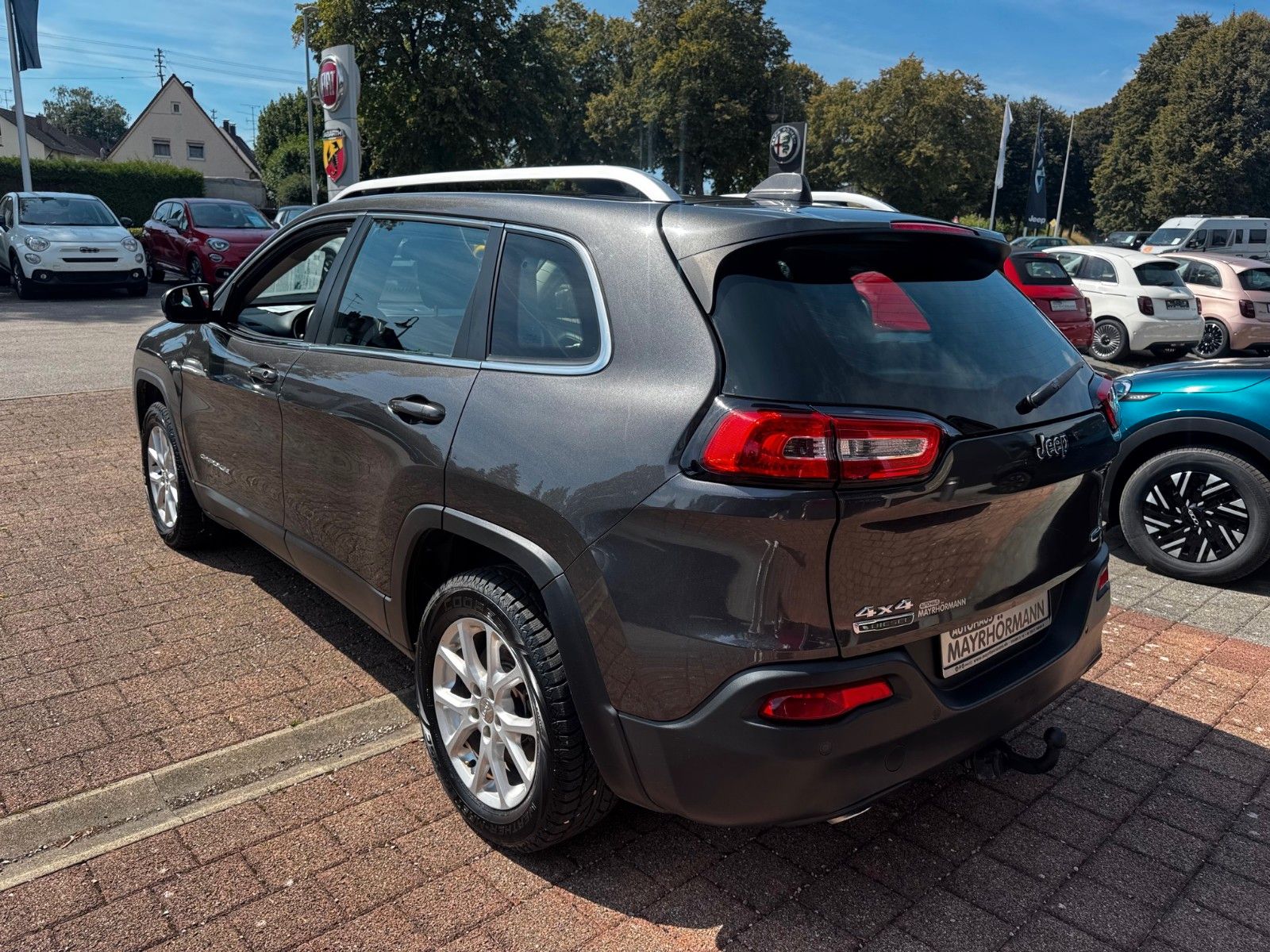 Fahrzeugabbildung Jeep JEEP CHEROKEE LONGITUDE 2.0L 4WD ALLRAD
