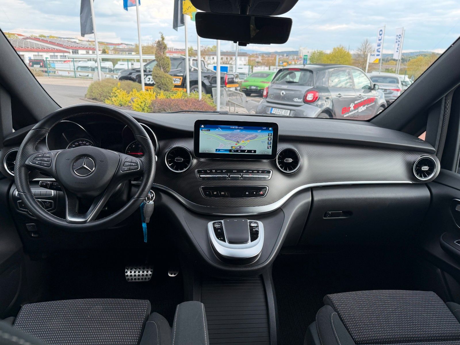 Fahrzeugabbildung Mercedes-Benz V 250 d EDITION AMG Kompakt AHK2,5 DISTRONIC