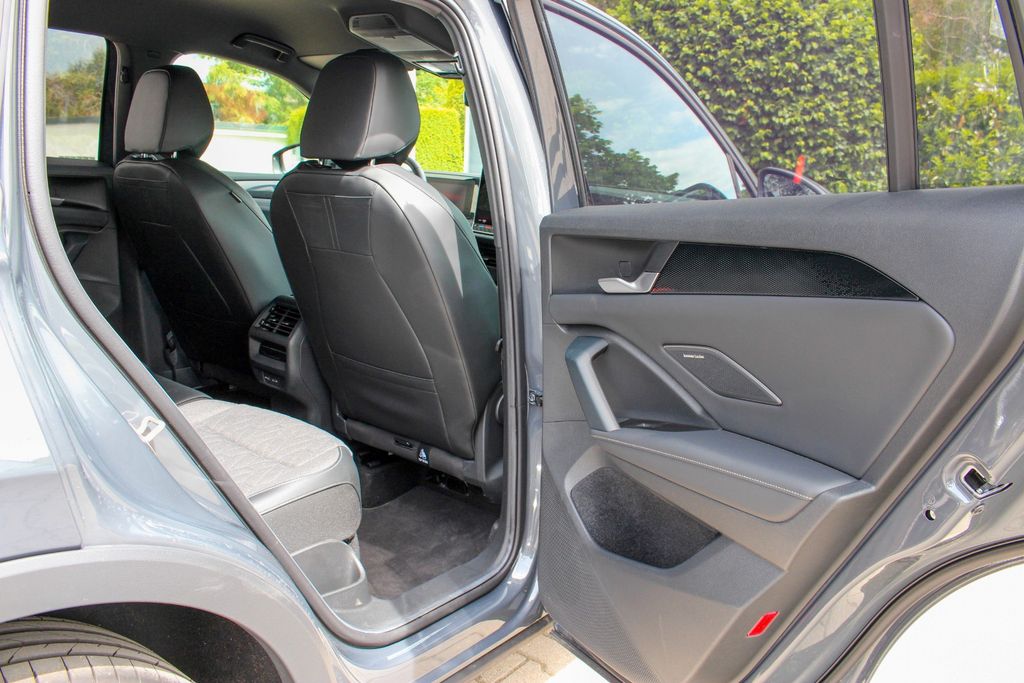 VW Tiguan 2.0 TDI/ IQ.DRIVE/ H&K/ MATRIX/ DISCOVER VW Tiguan 2.0 TDI/ IQ.DRIVE/ H&K/ MATRIX/ DISCOVER