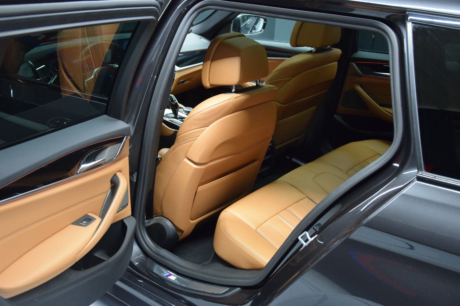 Fahrzeugabbildung BMW 520 d xDrive M Sport Leder Panorama H&K 360°