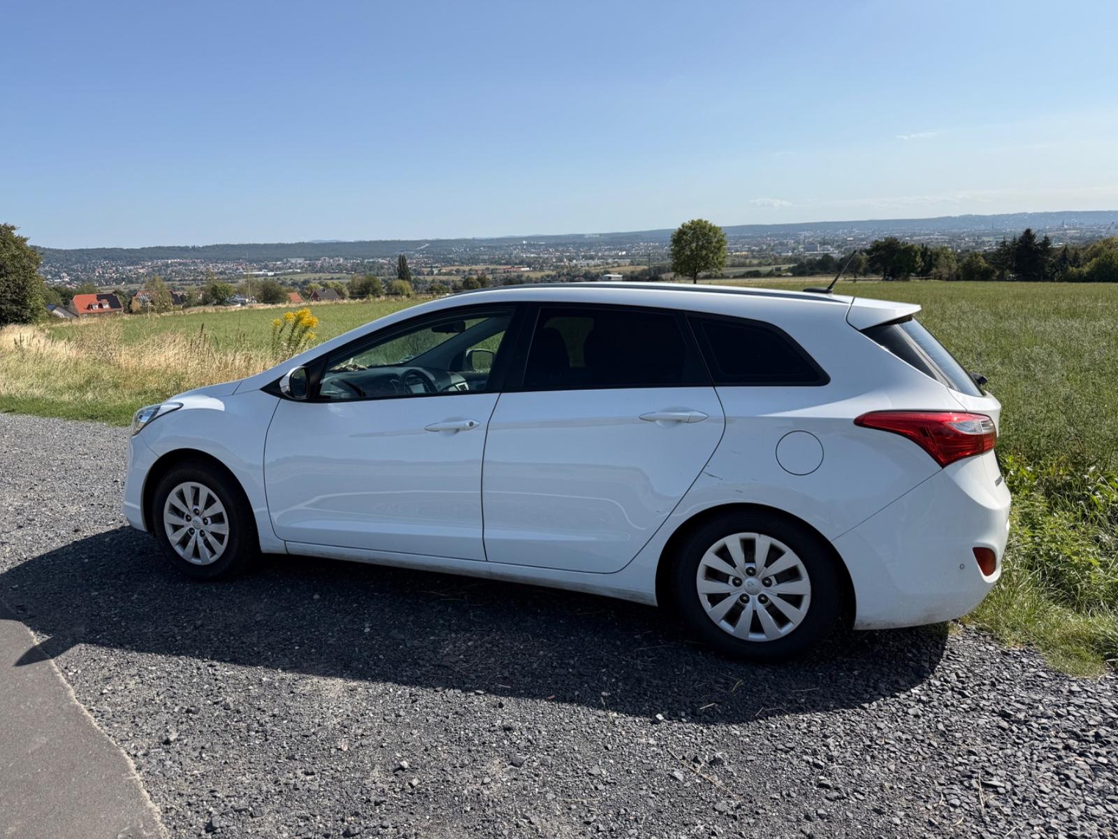 Hyundai i30 2015 — engine 1.582 cm³, 110 HP (81kW)
