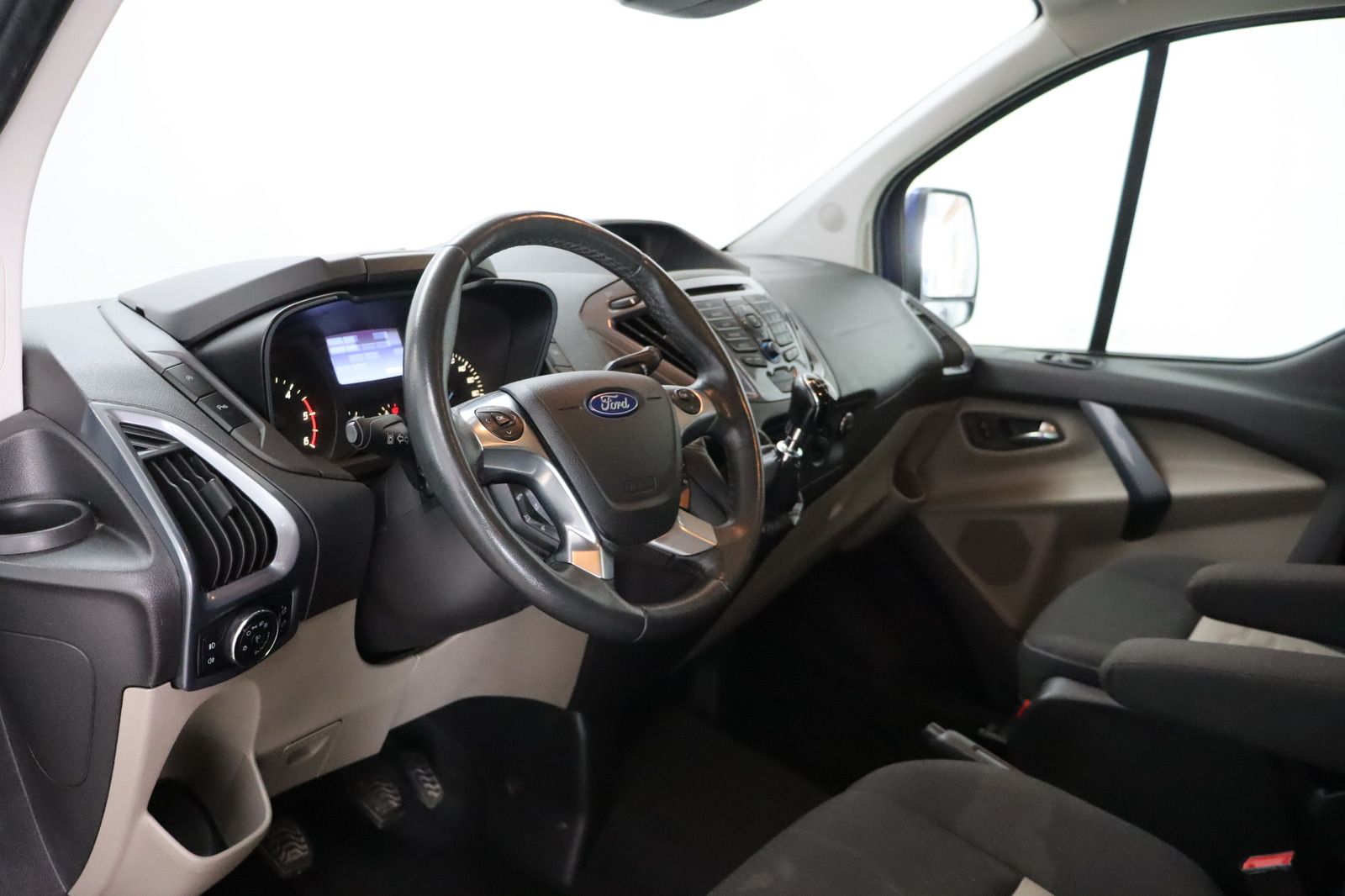 Fahrzeugabbildung Ford Tourneo Custom 2.2 TDCi * 8 Sitzplätze