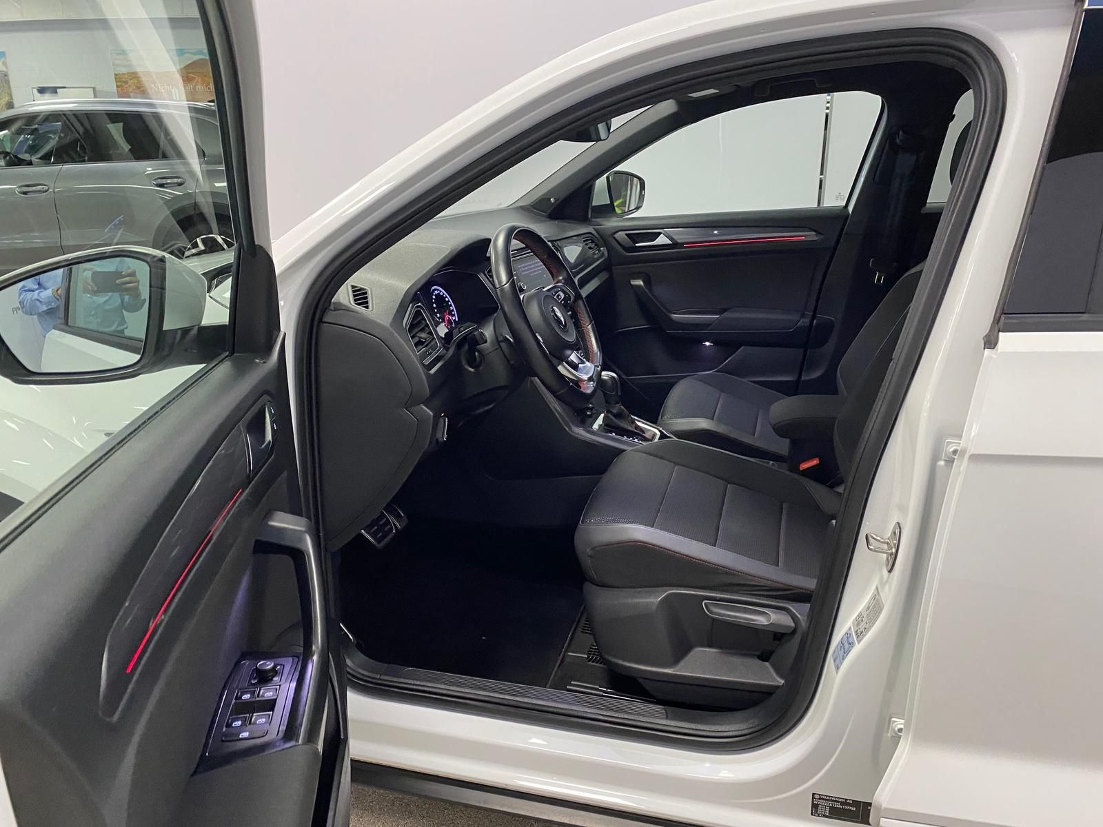 Fahrzeugabbildung Volkswagen T-Roc 1.5 TSI DSG SPORT R-LINE+ACC+AHK+ALLWETTER