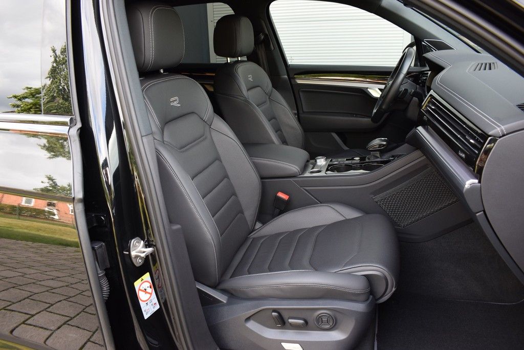 Volkswagen Touareg TDI 3.0 4Mo Tip. R-Line Matrix AHK 360 foto 5